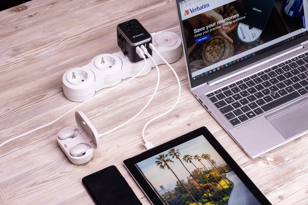 Verbatim Uta-04 Adaptador Con 1 Puerto Usb-C - 3 Puerto Usb-A - 1 Puerto Usb-C