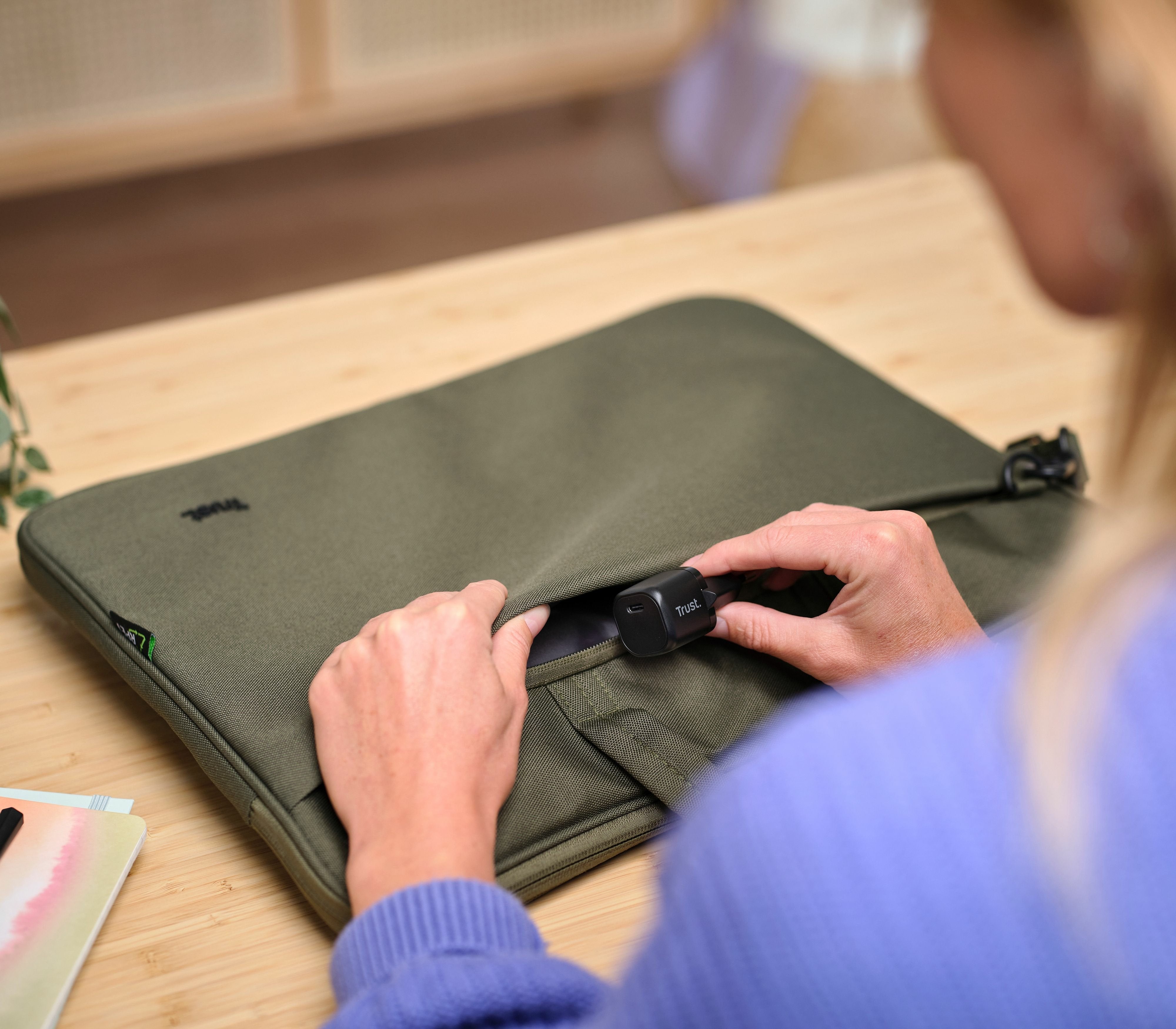 EAN 8713439251746 - Trust Maxo Universal Negro Corriente alterna Interior imagen 7