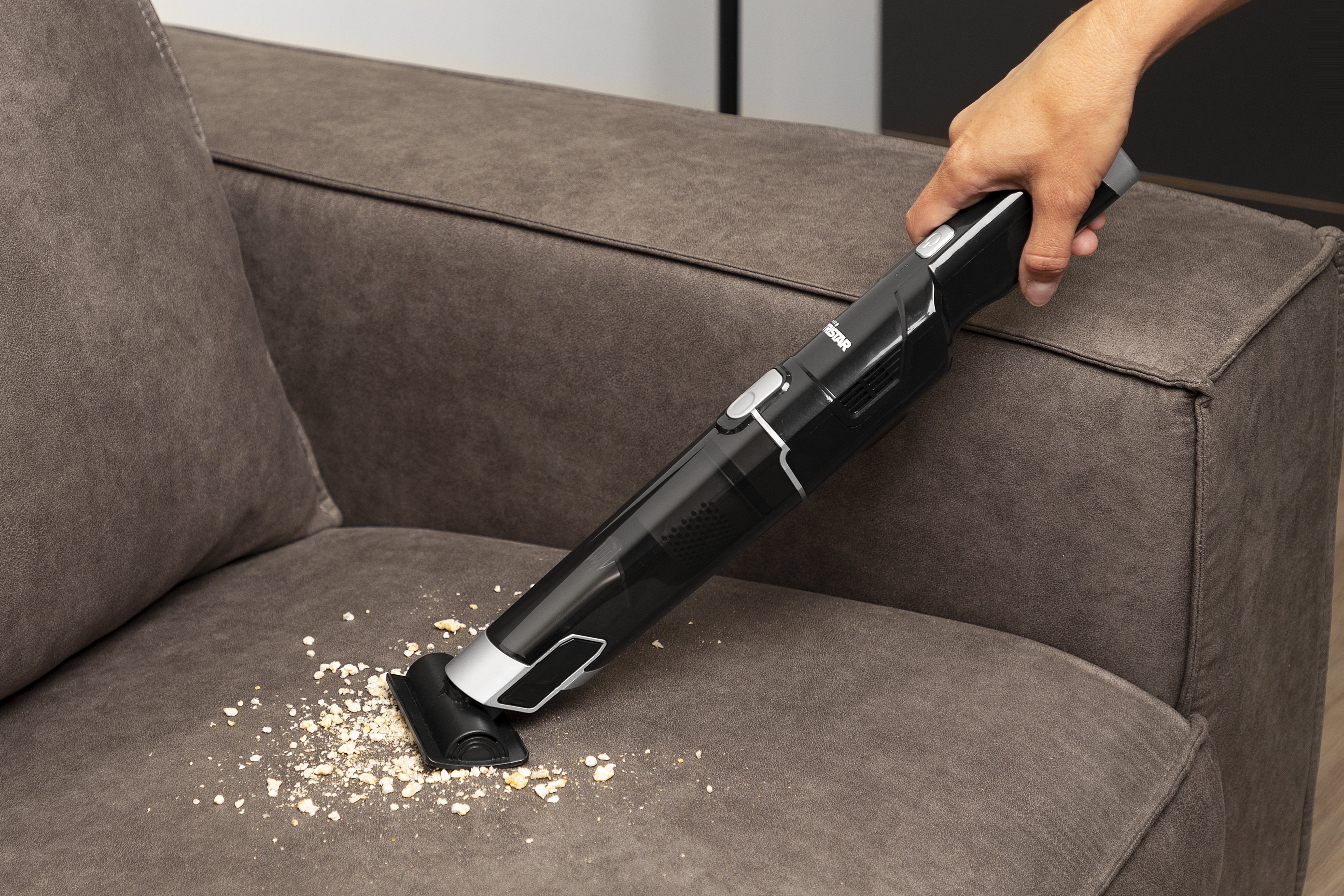 EAN 8713016100580 - Tristar KR-3150 aspiradora de mano Negro, Plata Sin bolsa imagen 10