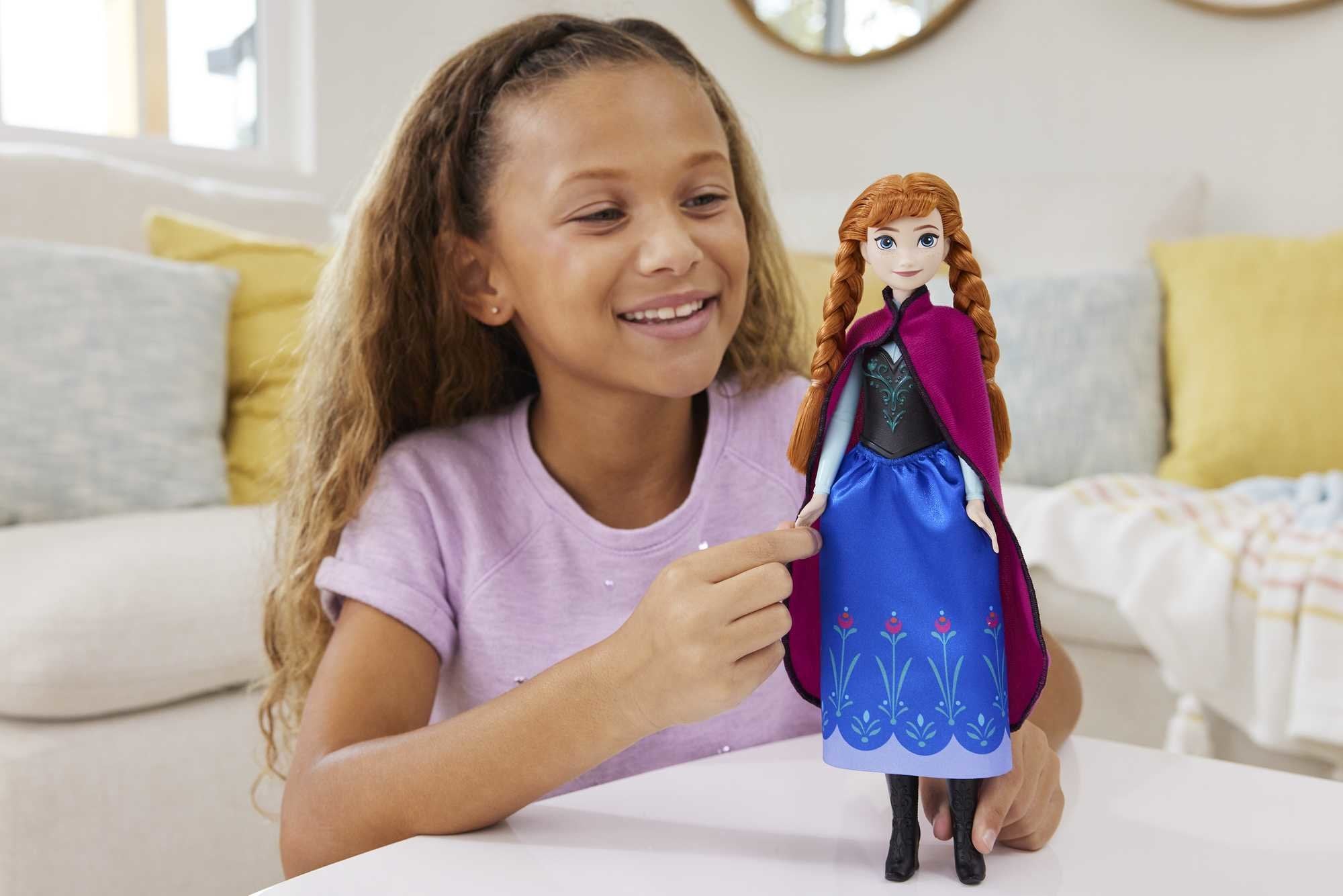 EAN 0194735120734 - Mattel HLW49 muñeca imagen 2