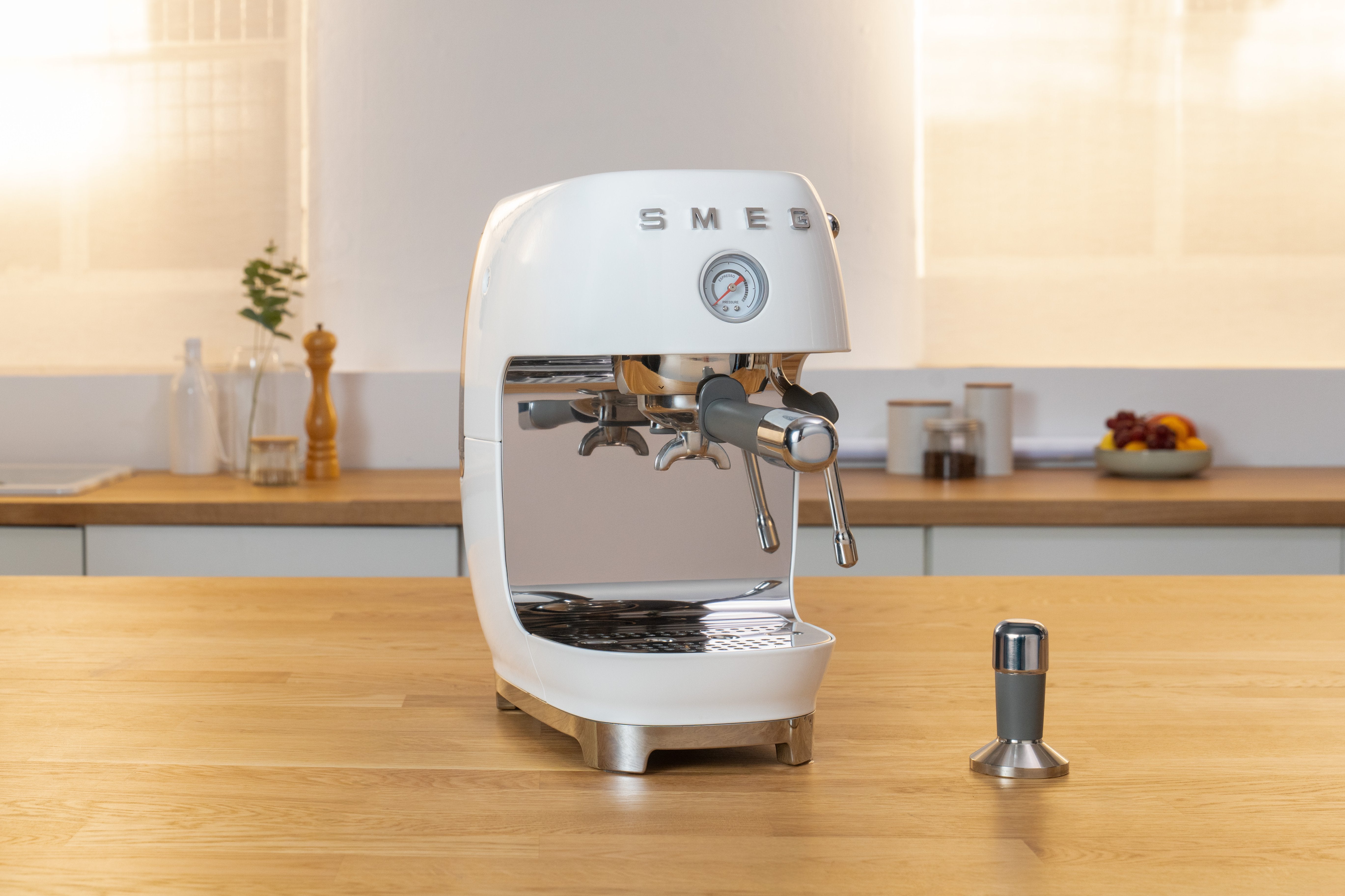EAN 8017709349424 - Smeg ECF03WHEU cafetera eléctrica Semi-automática Máquina espresso 1,4 L imagen 22
