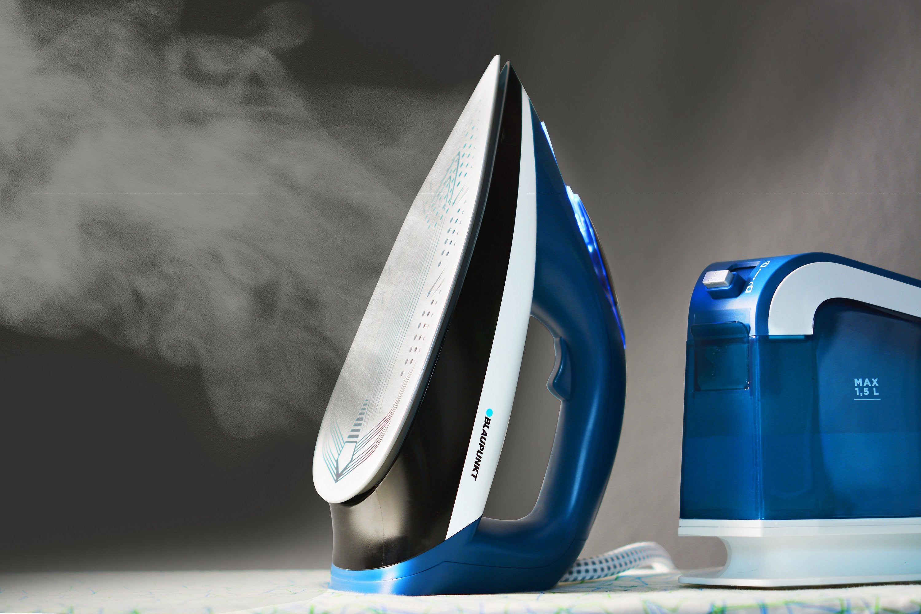 EAN 5901750503559 - Blaupunkt SSP701 estación plancha al vapor 3200 W 1,5 L Suela de cerámica Negro, Azul, Blanco imagen 2