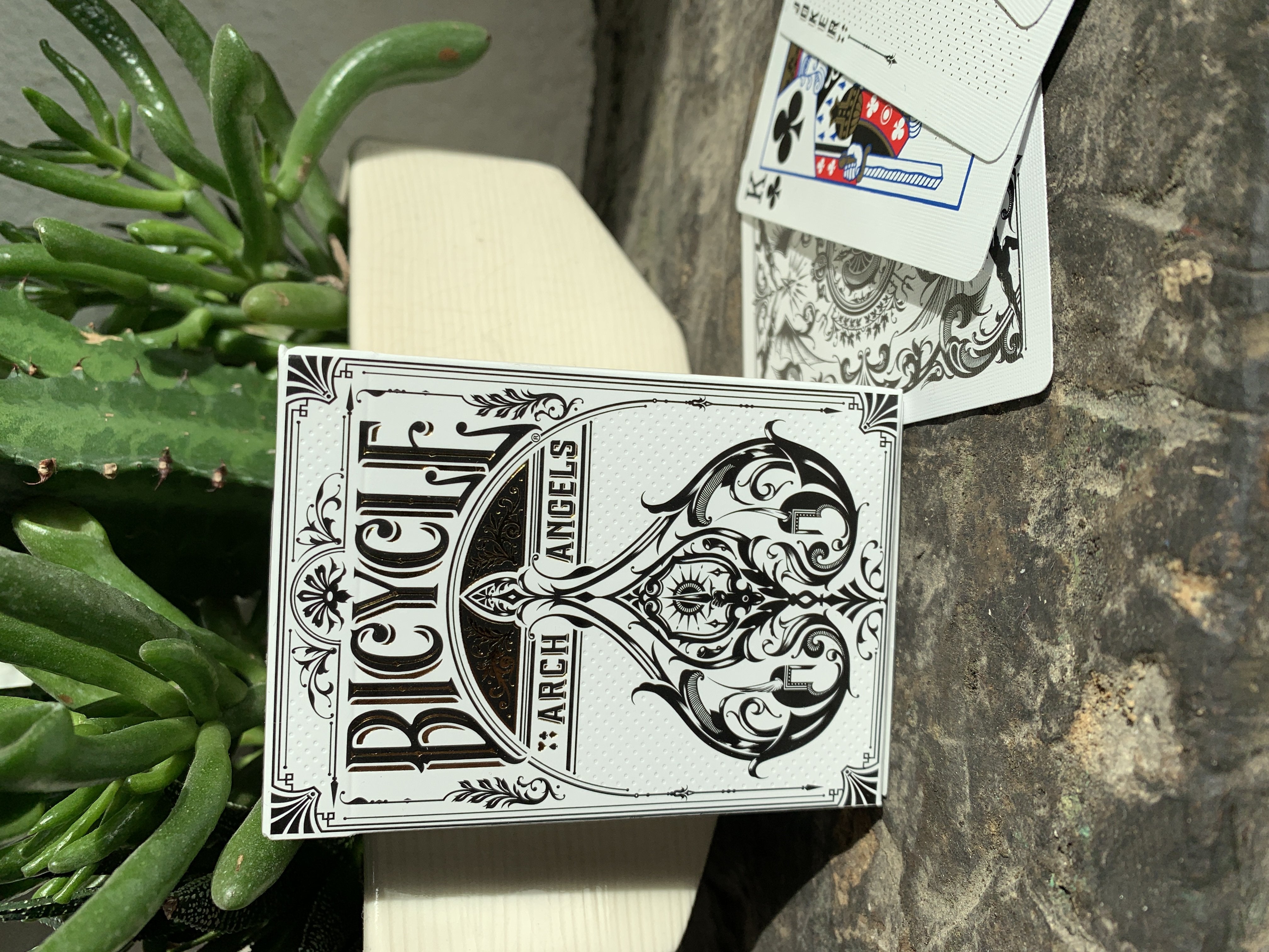 EAN 0073854019825 - Bicycle Archangels juego de cartas 56 pieza(s) imagen 2