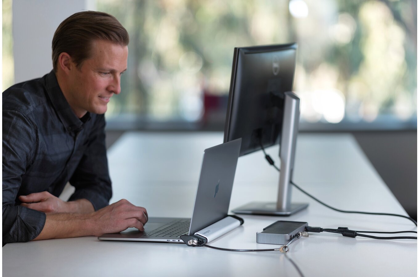 Kensington Dispositivo De Anclaje De Portátiles 2.0 Sin Candado Con Llave Microsaver Para Macbook Y Ultrabook De 11" A 15 6" Plata 2 Años