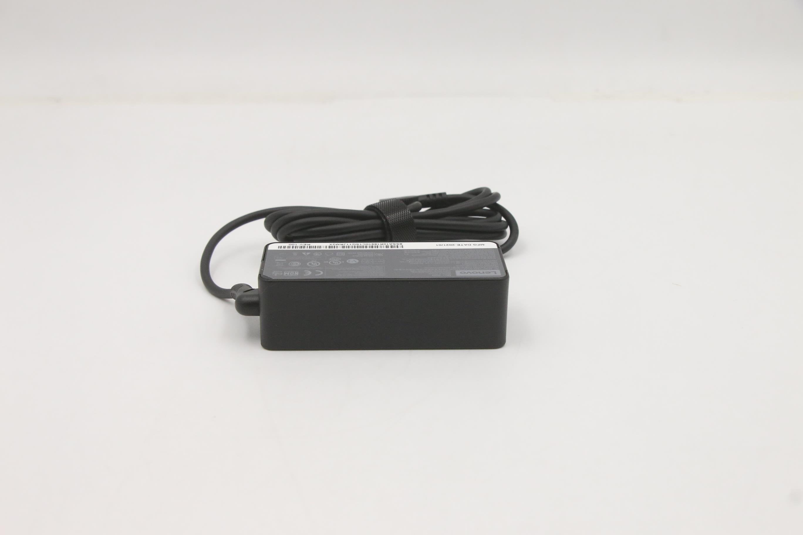 EAN 5704174263333 - Lenovo 5A10W86243 adaptador e inversor de corriente Interior 45 W Negro imagen 6
