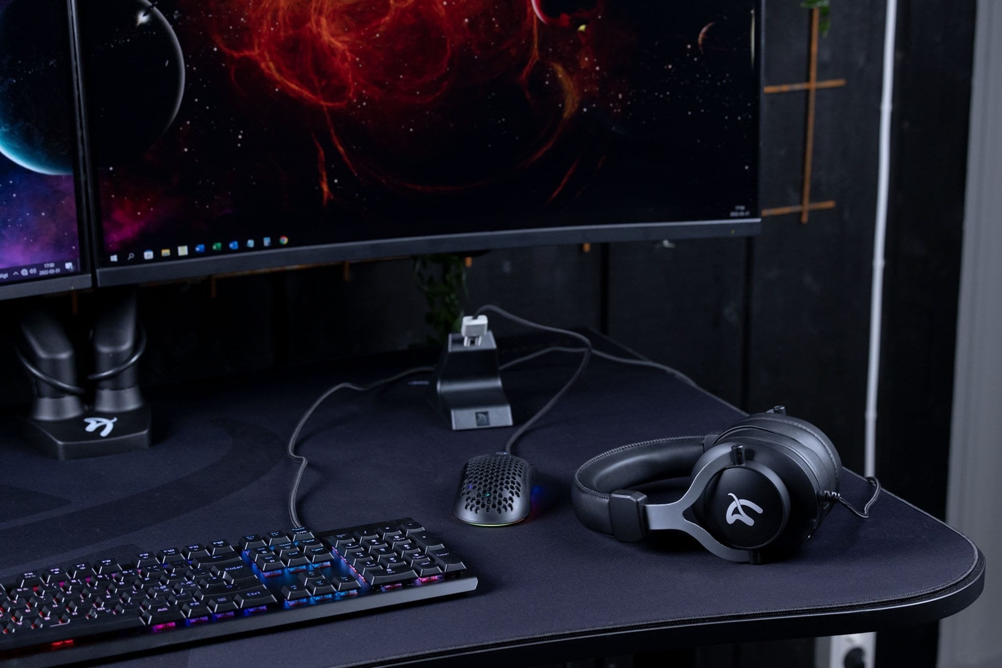 Arozzi Arena Gaming Desk - Dark Grey
