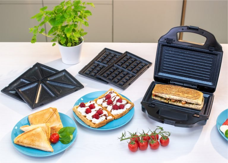 Sandwichera Zsm7900 3 En 1 900 Watt Negro-Plata