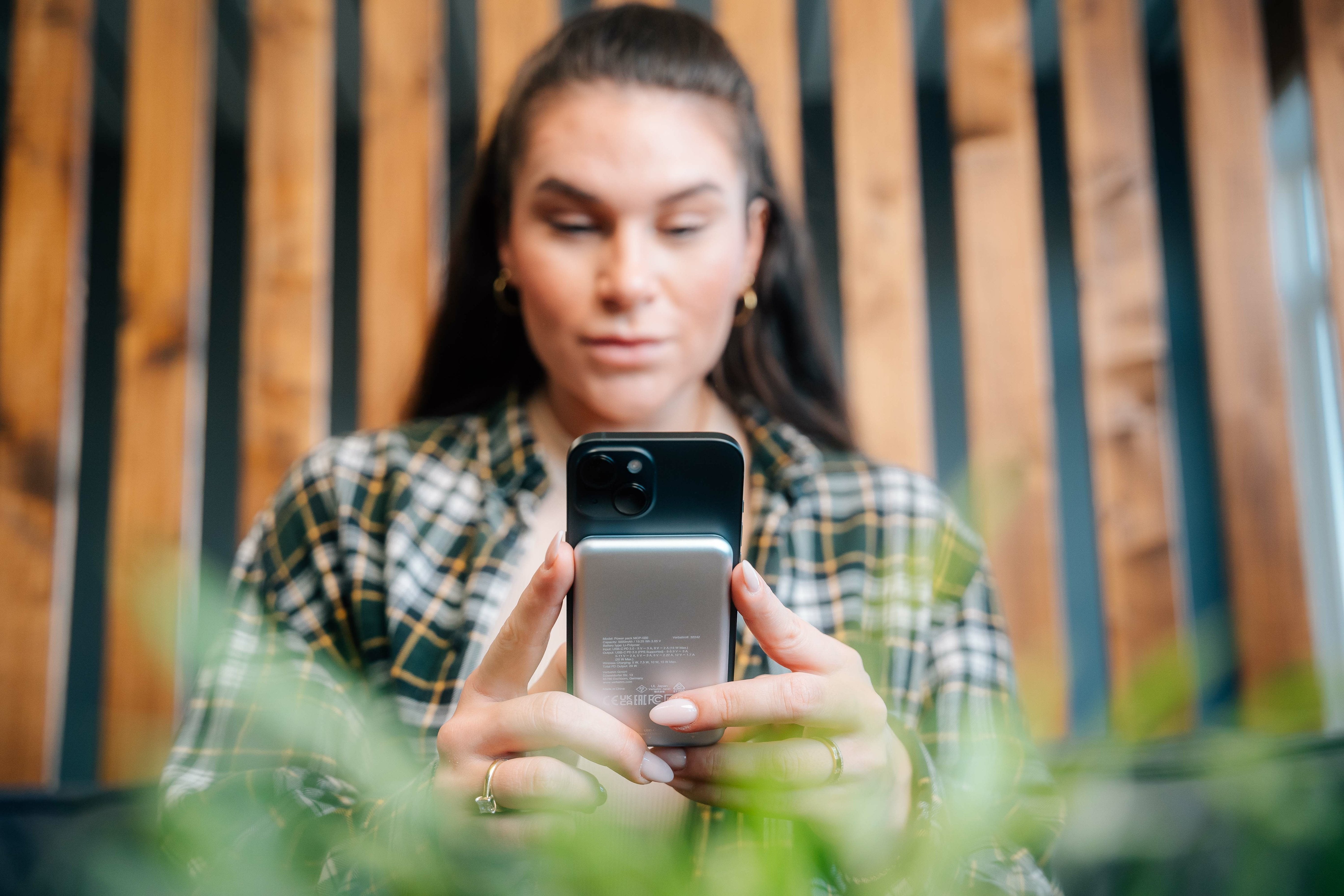 EAN 0023942322429 - Verbatim Charge 'n' Go Polímero de litio 5000 mAh Cargador inalámbrico Azul imagen 6