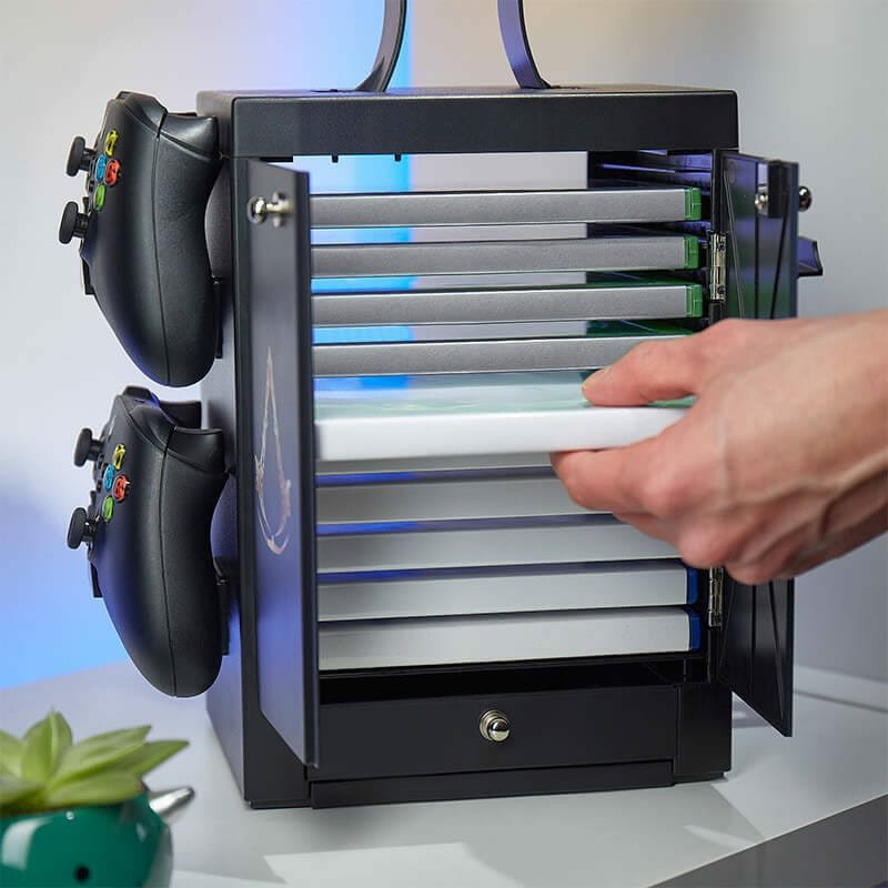 Soporte Para Accesorios De Taquilla Para Juegos Numskull - Assassin'S Creed