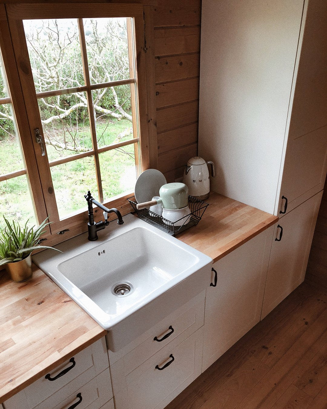 EAN 8017709231378 - Smeg KLF04CREU tetera eléctrica 1,7 L 2400 W Crema de color imagen 15