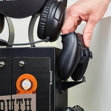 Soporte Para Accesorios De Taquilla Para Juegos Numskull - Logotipo De South Park