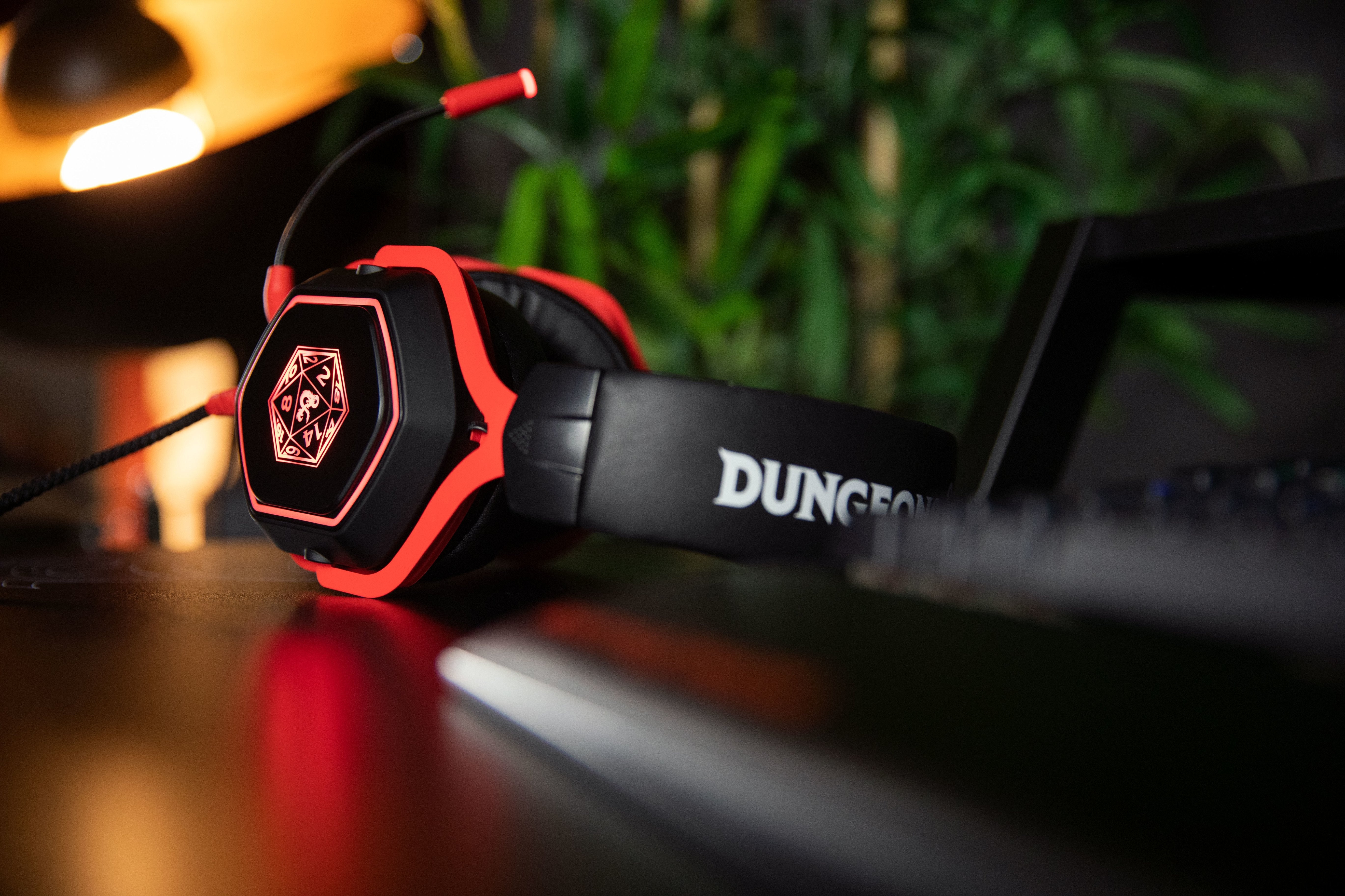 Headset Konix Dungeons And Dragons 7.1 D20 Micro Flexible Multiplataforma Kx-Dnd-Gh-R20-Pc