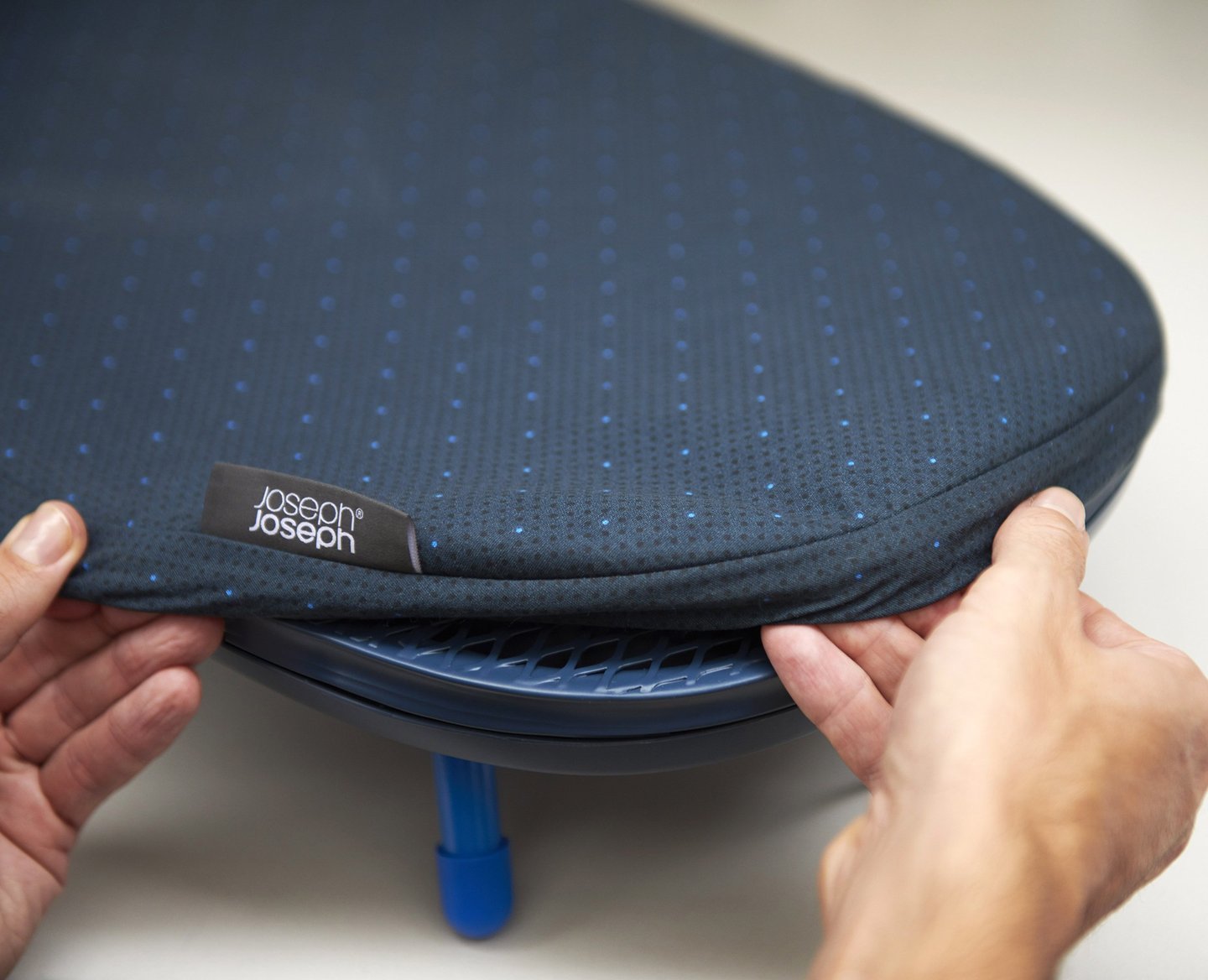 EAN 5028420004007 - Joseph Joseph Pocket Plus Folding Ironing Board with Advanced Cover Tabla de planchar de tamaño completo imagen 9