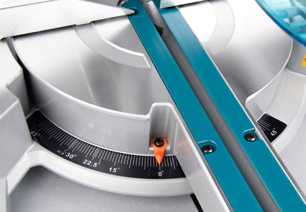 Sierra De Corte E Ingletadora Makita Lso816f