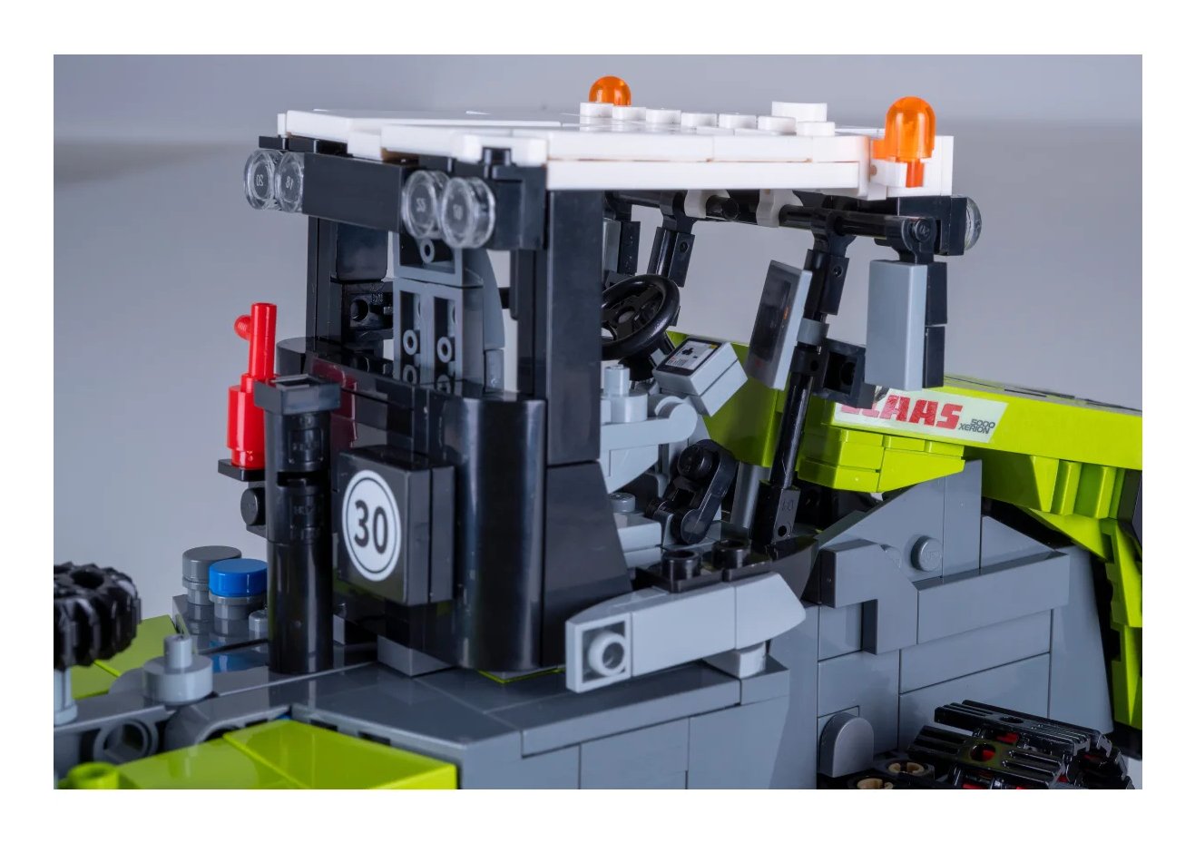 Jamara Cada Claas Xerion 1:32 Bricks Amarillo 8+