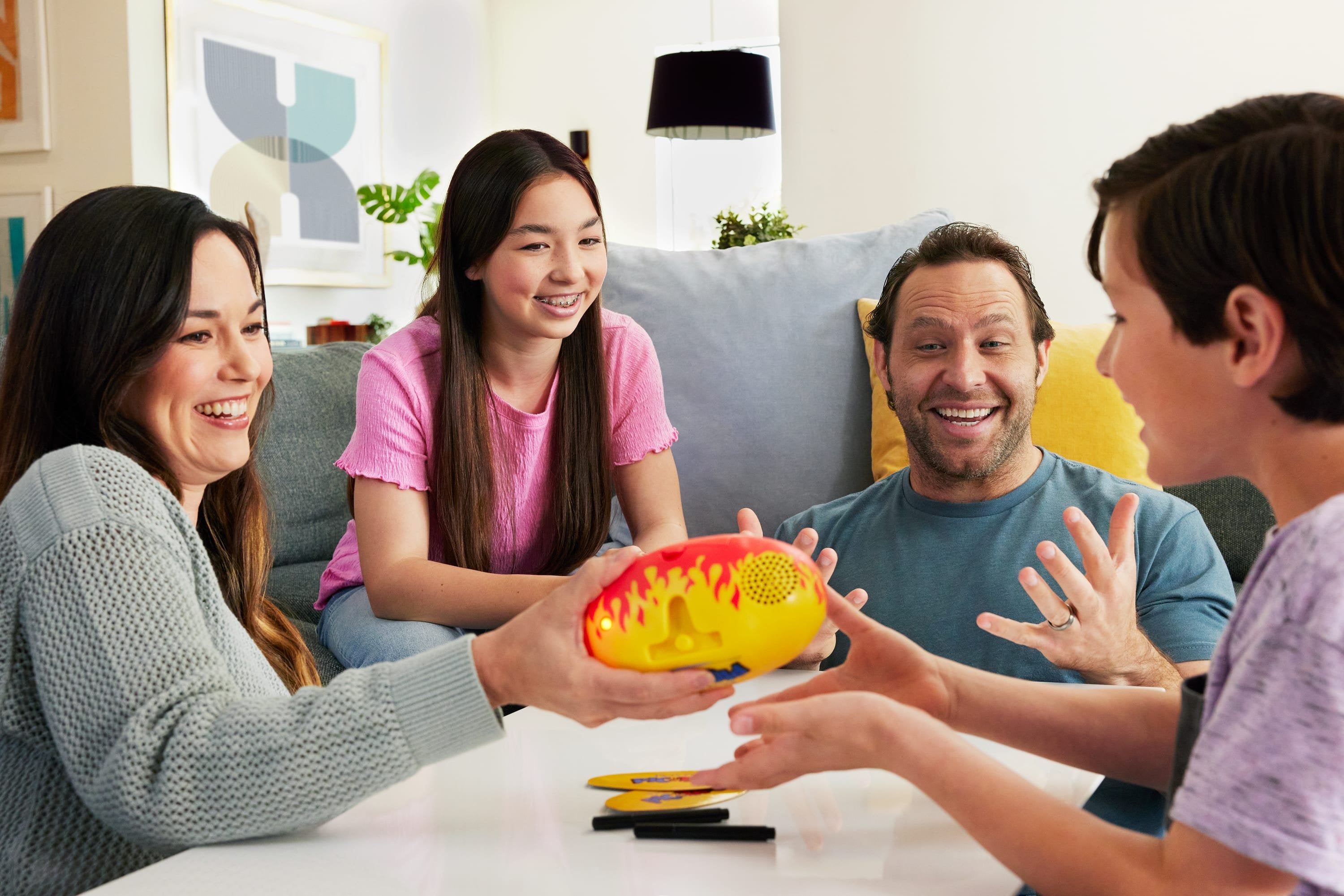 EAN 0194735328178 - Mattel Games Pictionary Pic-Tato Juego de mesa Dibujo imagen 2