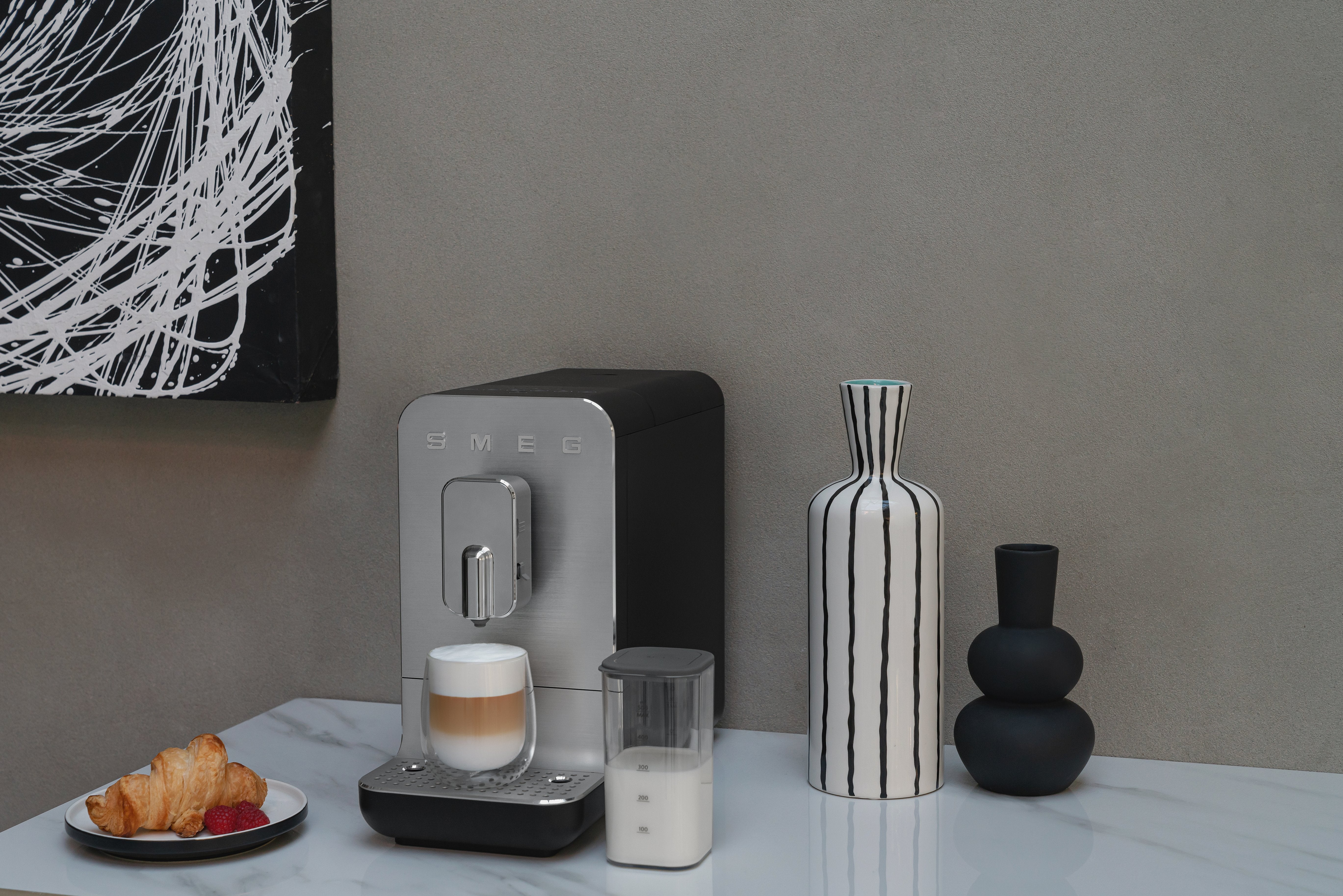 EAN 8017709334970 - Smeg BCC13BLMEU cafetera eléctrica Totalmente automática Máquina espresso 1,4 L imagen 32