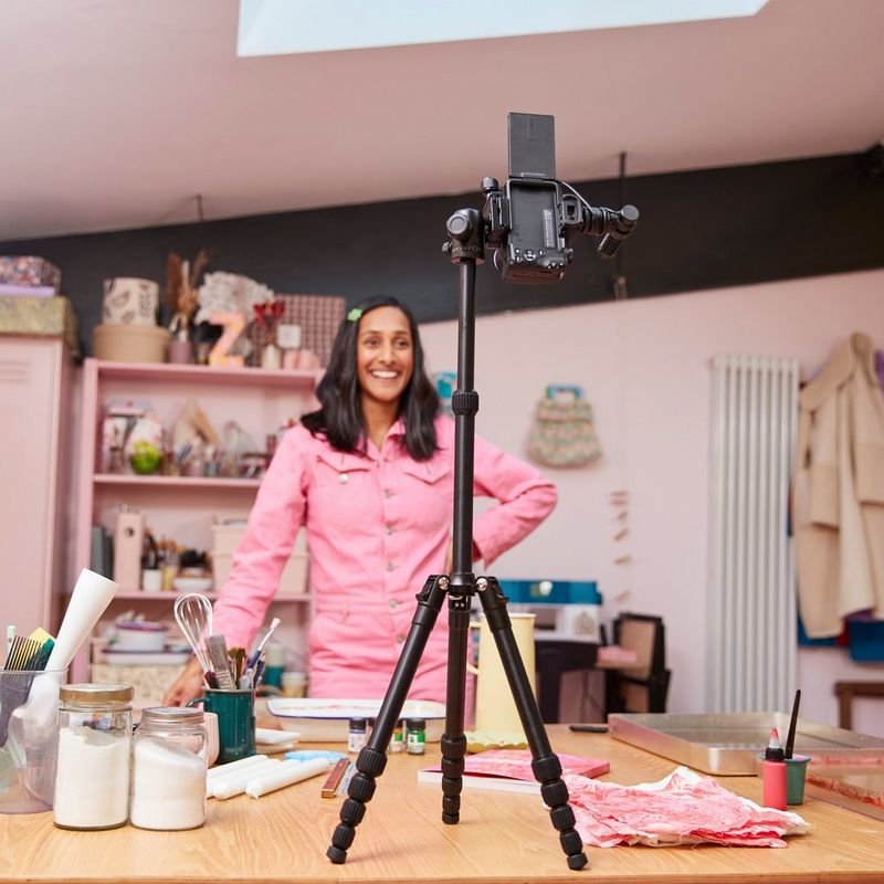 Canon Eos R50 + Rf-S 18-45mm Creator Kit (Sip)