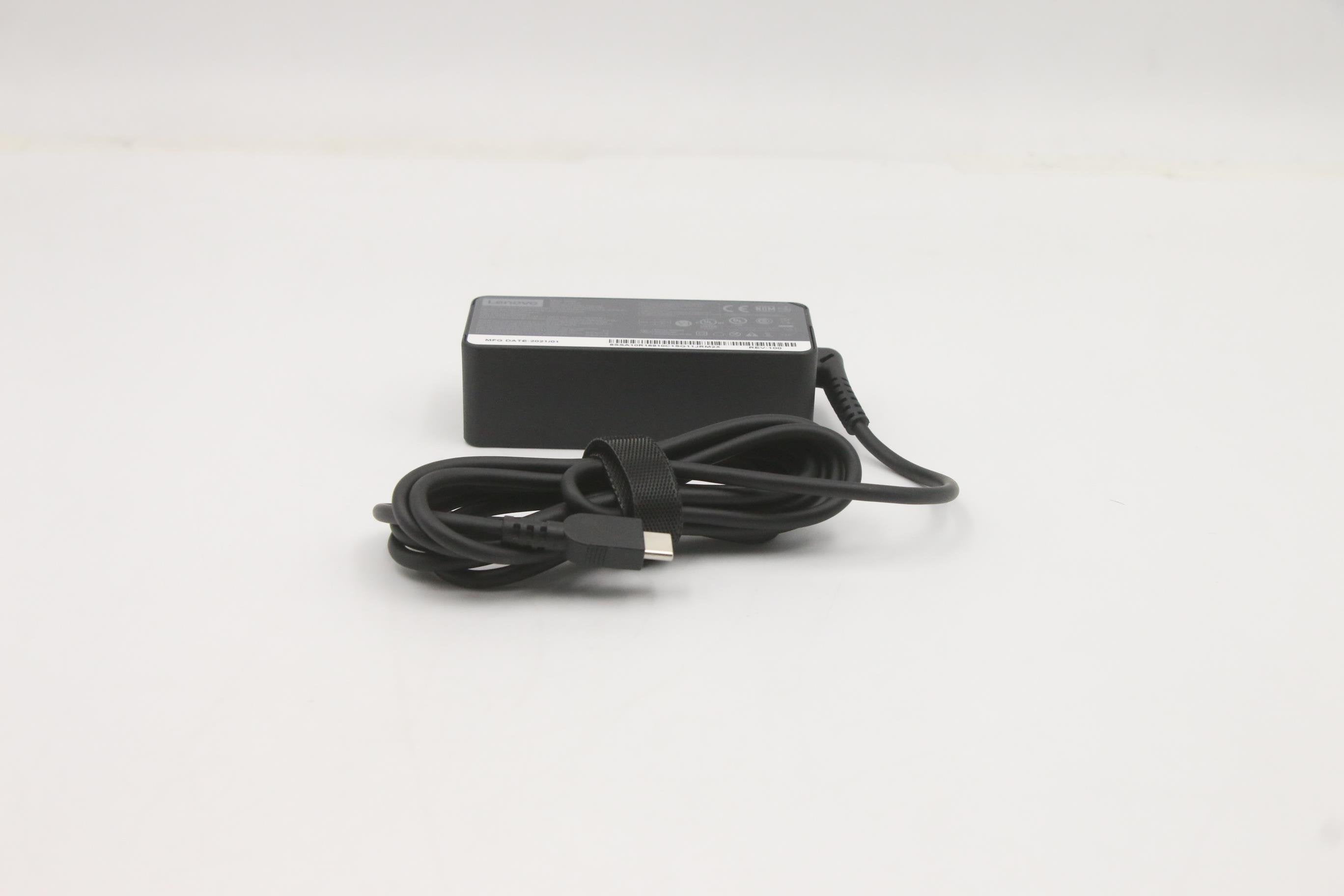 EAN 5704174263333 - Lenovo 5A10W86243 adaptador e inversor de corriente Interior 45 W Negro imagen 7