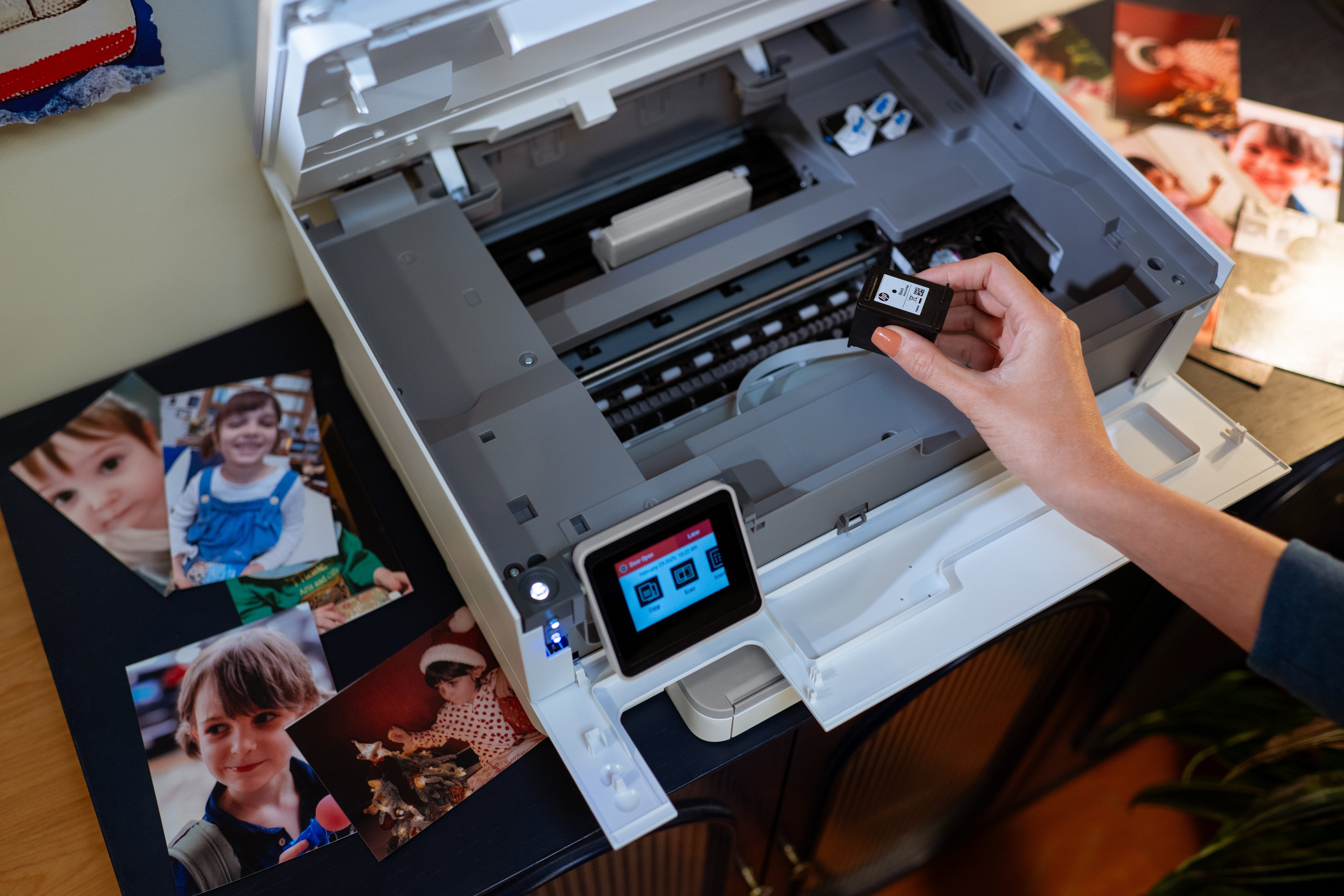 Impresora Multifunción Chp Envy Photo 7230 All-In-One Olor Chorro De Tinta 216 X 297 Mm (Original) A4/Legal (Material) Hasta 13 Ppm (Copiando) Hasta 15 Ppm (Impresión) 125 Hojas Usb 2.0 Wi-Fi(Ac) Oov Blanco Con Acentos De Portobello C