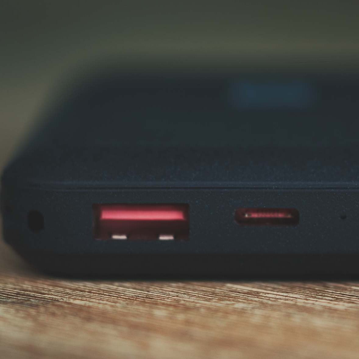Xtrememac Inductiva Power Bank - 3-In-1, Magsafe - 10000 Mah - 20 Watt - Fast Charge - 2 Puntos De Conexión De Salida (Usb, Usb-C)