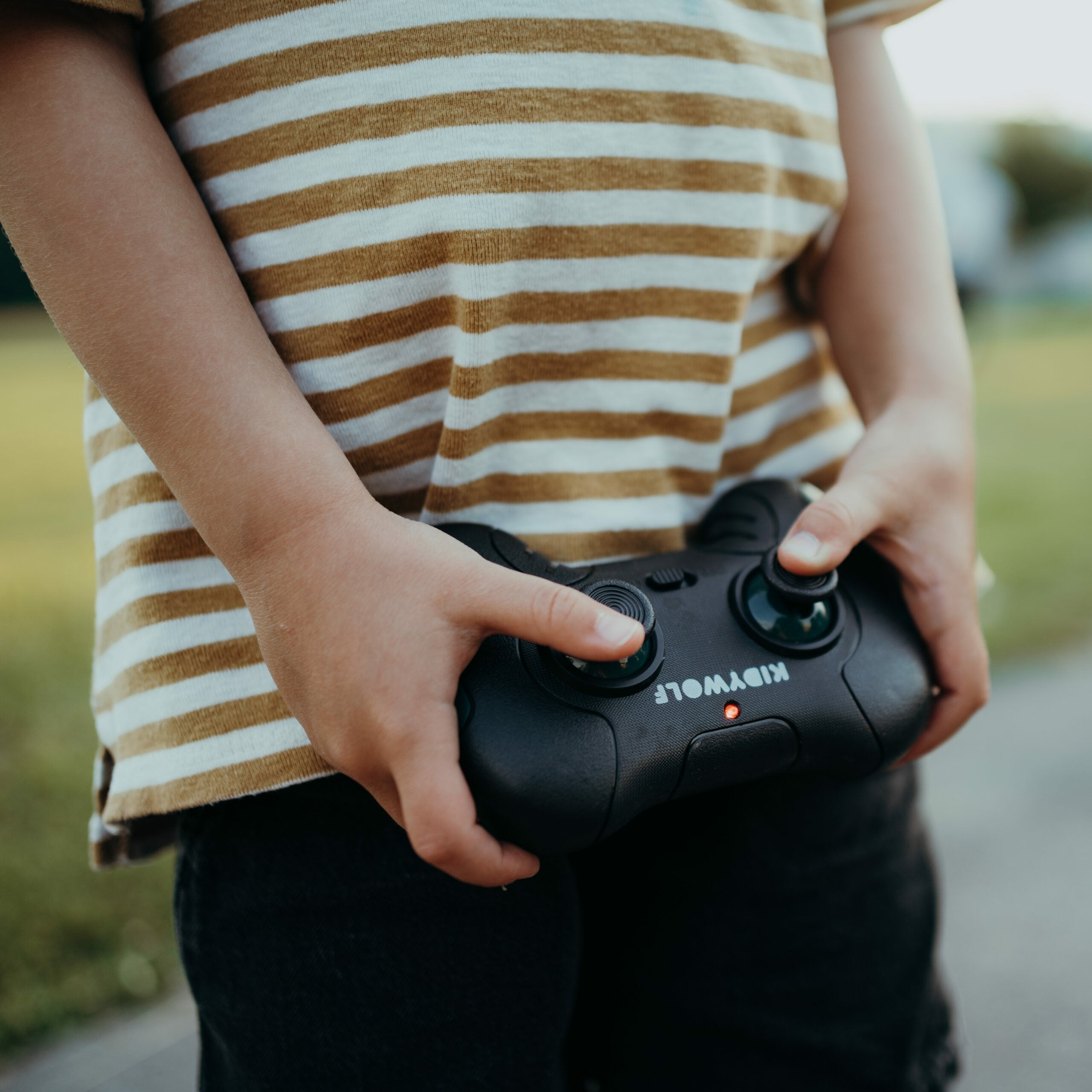 EAN 5407009180507 - KIDYWOLF 418050 modelo controlado por radio Coche deportivo Motor eléctrico 1:12 imagen 3