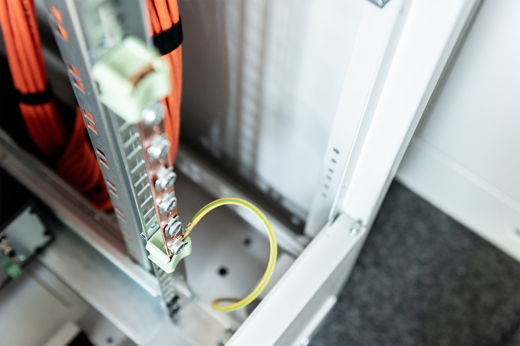 EAN 4016032142027 - Digitus DN-19 EARTH toma de tierra (hardware) Multicolor imagen 2