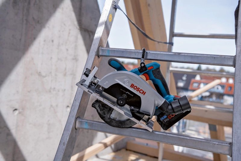 Sierra Circular Inalámbrica Bosch Professional Gks 18v-57-2 Professional Solo Azul/Negro, Sin Batería Ni Cargador