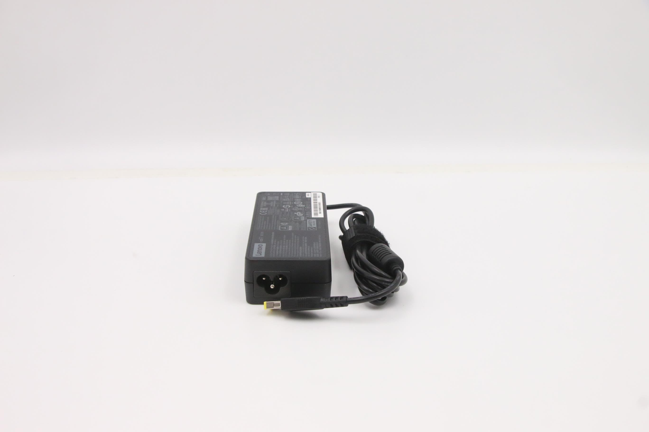 EAN 5704174587439 - Lenovo 5A10V03251 adaptador e inversor de corriente Interior 90 W Negro imagen 4