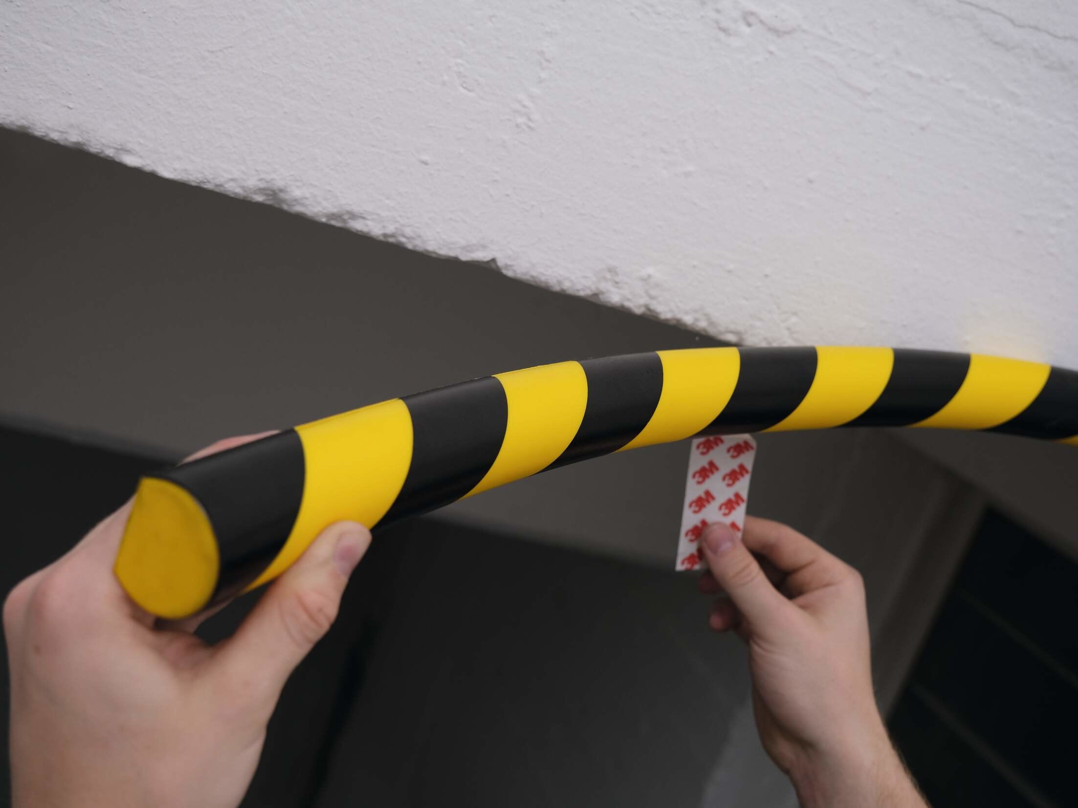 Perfil De Protección De Superficies Durable S30r Amarillo Negro Autoadhesivo 1m