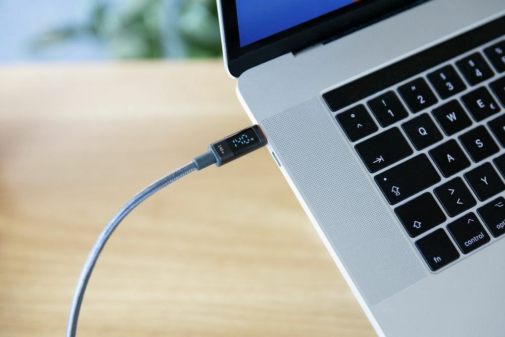 Cable Ansmann Usb 2.0 , Usb-C Stecker > Usb-C Stecker (Anthrazit, 2,0 Meter, Pd 3.1, Laden Mit Bis Zu 140 Watt, Gesleevt, Integriertes Led Display) 1700-0171