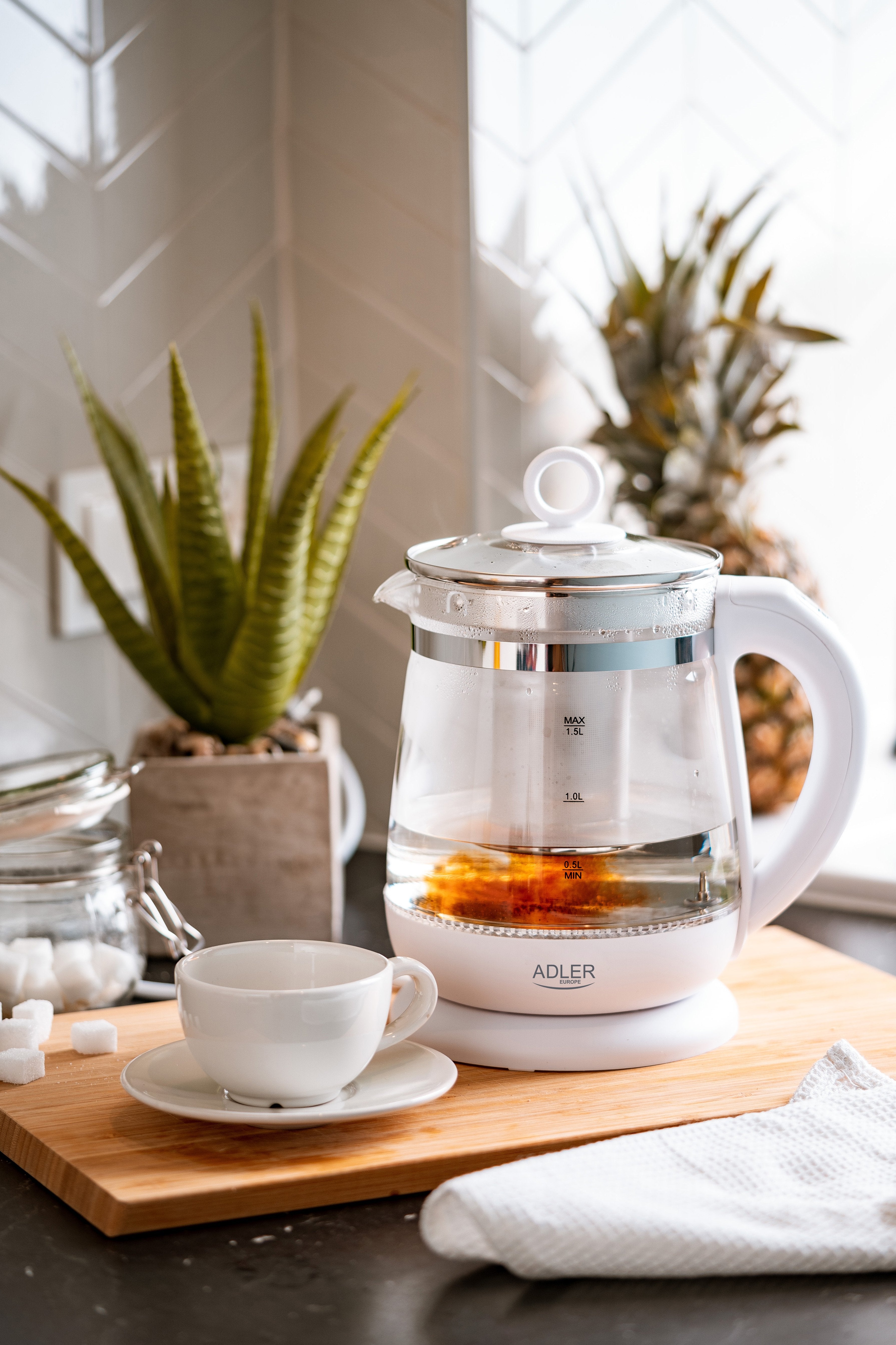 EAN 5903887804615 - Adler AD 1299 tetera eléctrica 1,5 L 1850 W Blanco imagen 12