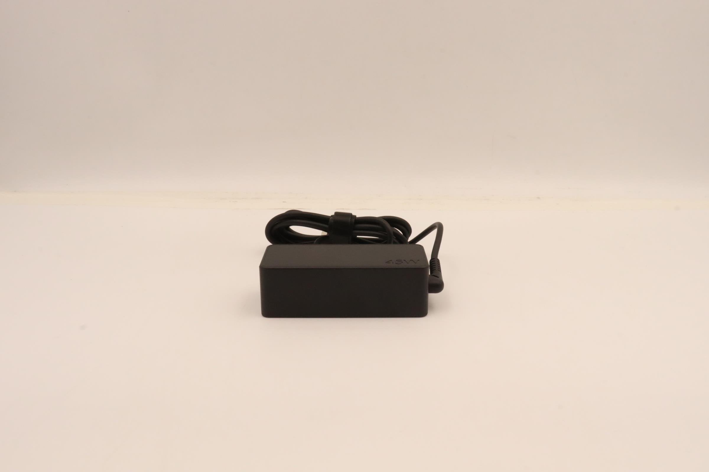 EAN 5704174776192 - Lenovo 5A10W86247 adaptador e inversor de corriente Interior 45 W Negro imagen 7