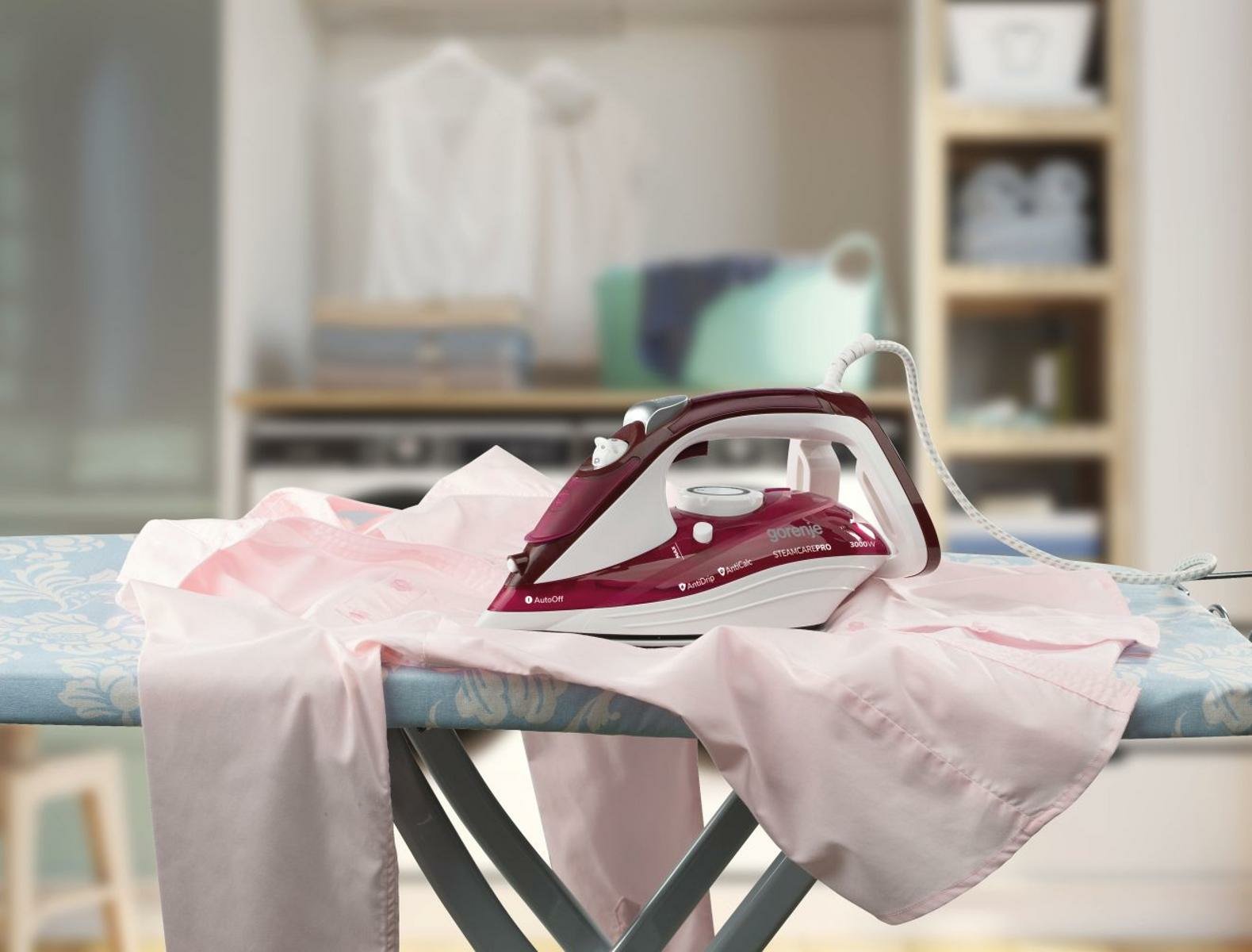 Plancha De Vapor Gorenje Sih3000rbc Plancha De Vapor, 3000 W, Capacidad Del Depã³sito De Agua 350 Ml, Vapor Continuo 40 G/Min, Rojo/Blanco