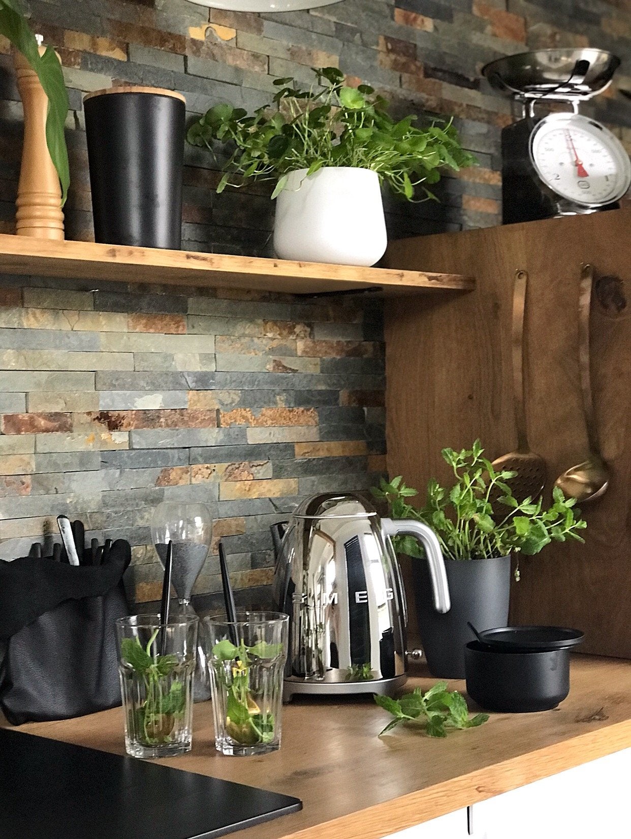 EAN 8017709228156 - Smeg KLF03SSEU tetera eléctrica 1,7 L 2400 W Acero inoxidable imagen 6