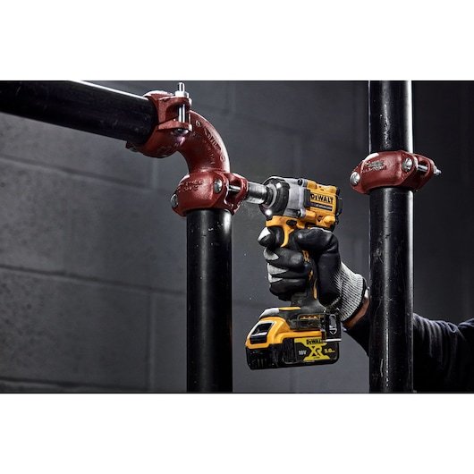 Llave De Impacto Inalámbrica Dewalt Dcf921nt, 18 Voltios, 1/2" Amarillo/Negro, Sin Batería Ni Cargador, En Caja Tstak Dcf921nt-Xj