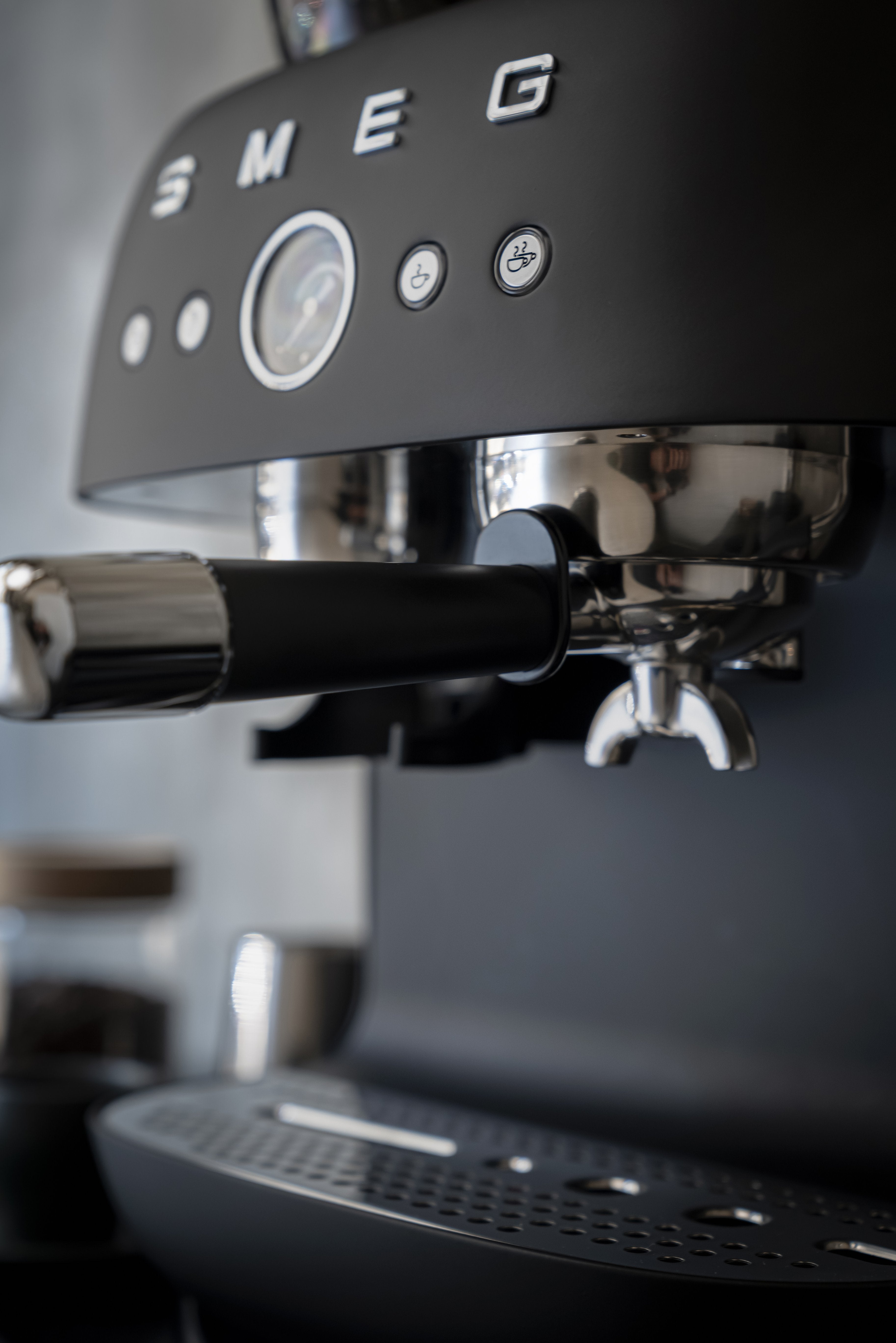 EAN 8017709354572 - Smeg EGF03BLMEU cafetera eléctrica Manual Máquina espresso 2,4 L imagen 19