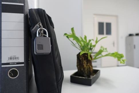 Cerradura De Huella Digital Schwaiger Con Grillete De Acero