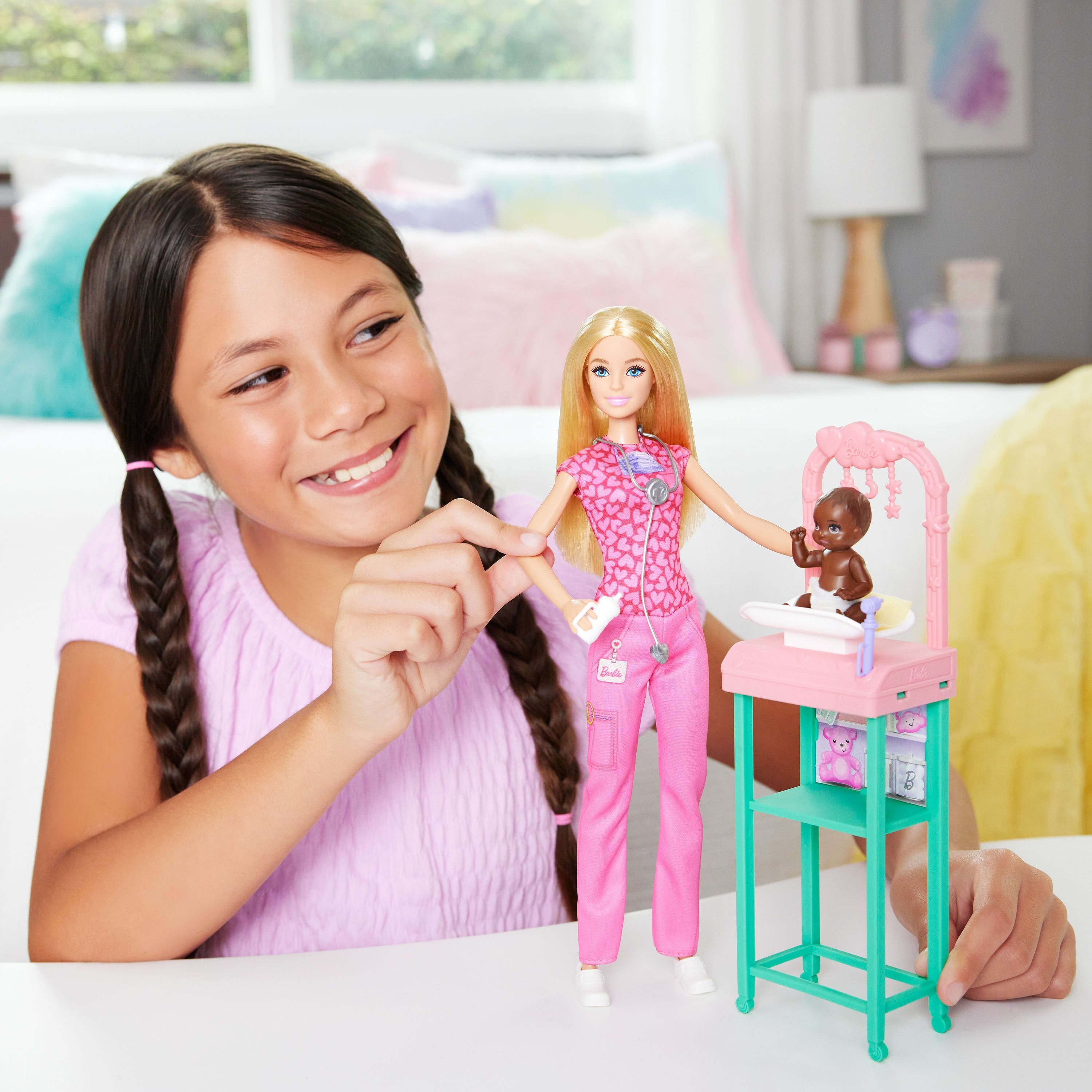 EAN 0194735275274 - Barbie JCR72 muñeca imagen 2