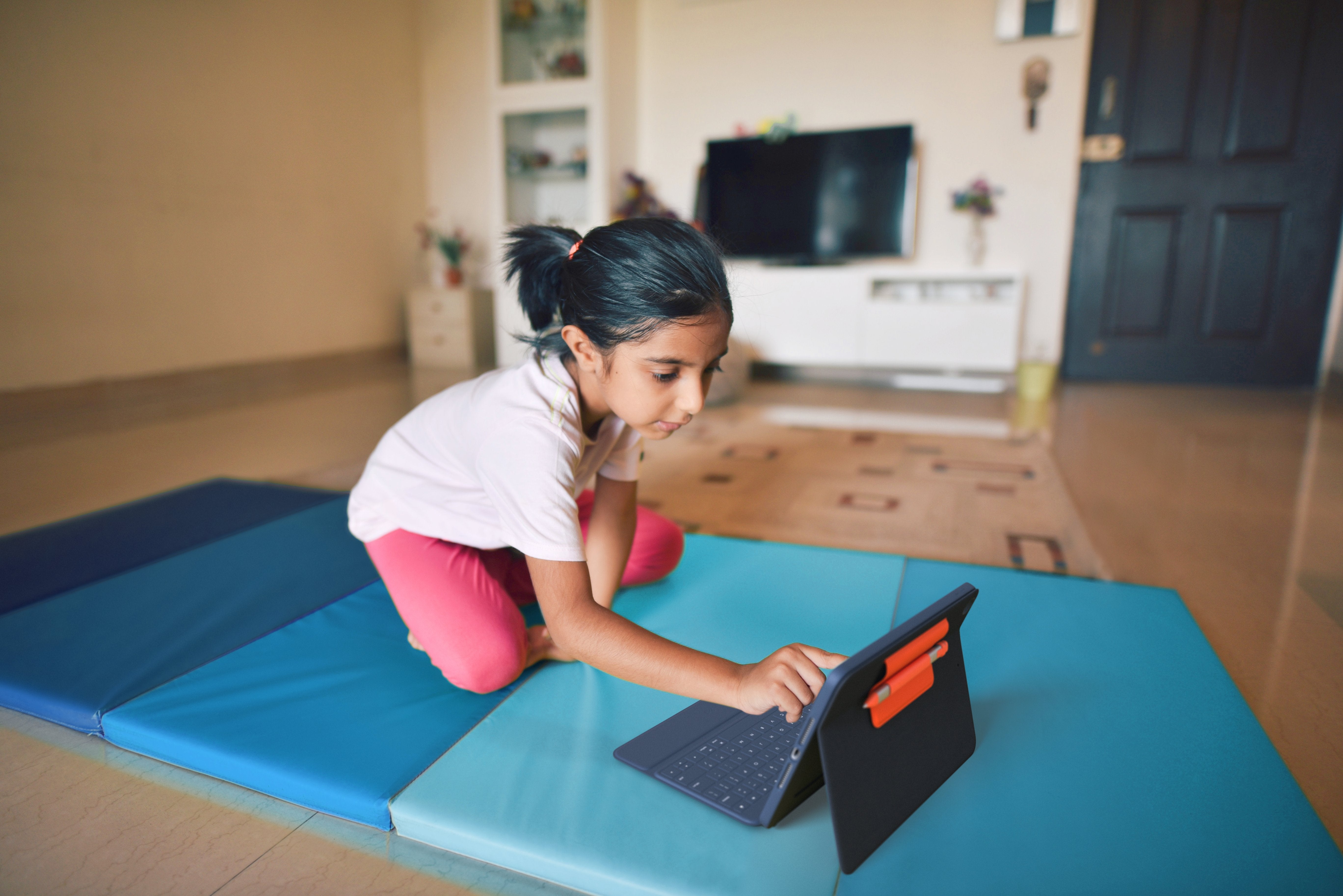 EAN 5099206089792 - Logitech 920-009658 teclado para móvil QWERTY Inglés del Reino Unido Smart Connector Azul imagen 8