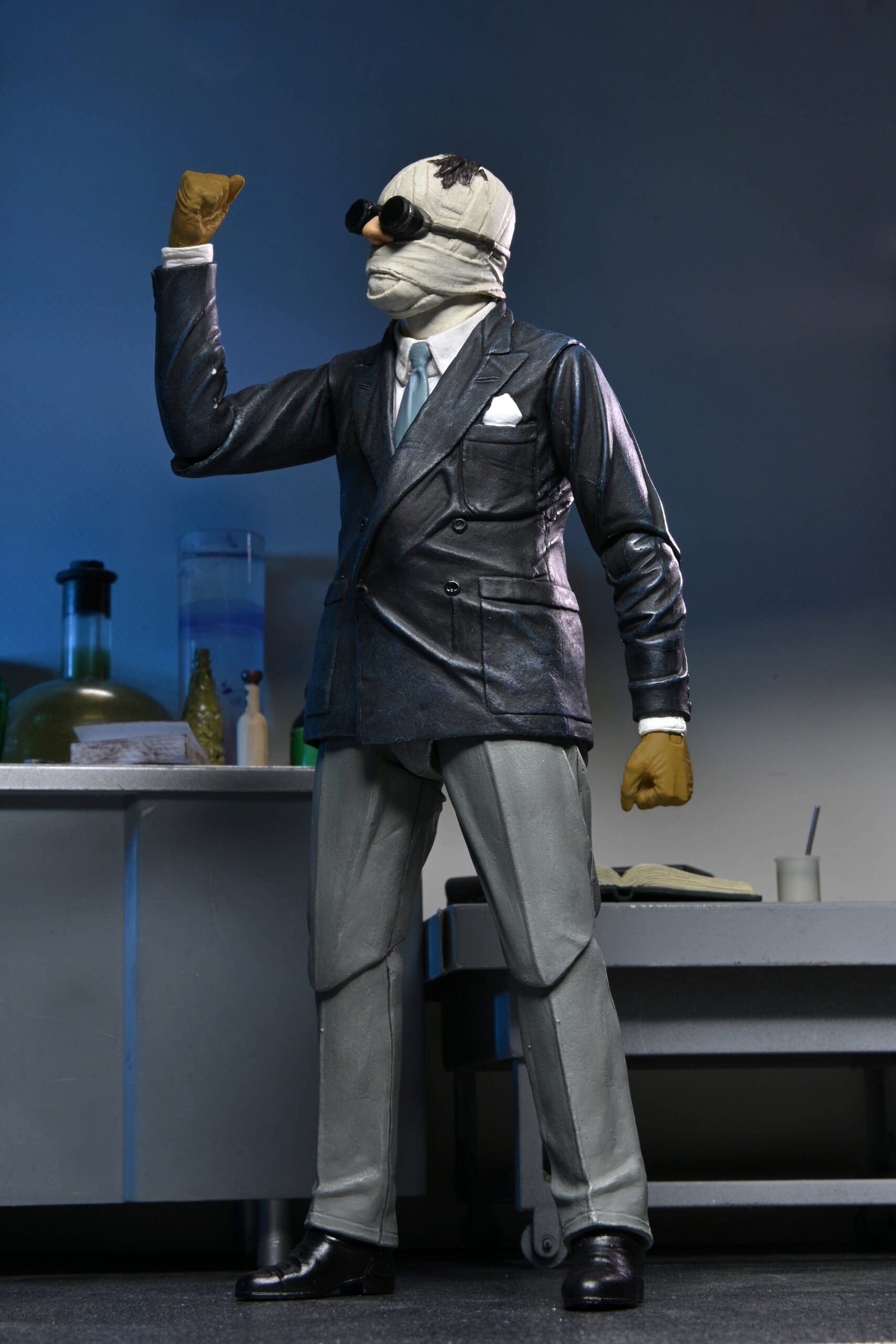 EAN 0634482048184 - NECA Ultimate Invisible Man imagen 3