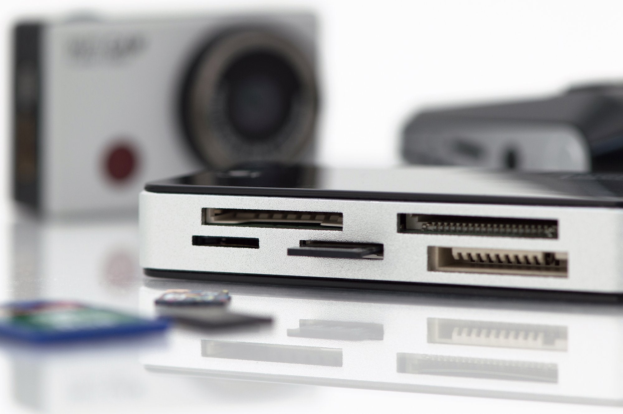 EAN 4016032431497 - Digitus DA-70330-1 lector de tarjeta USB 3.2 Gen 1 (3.1 Gen 1) Negro, Blanco imagen 8