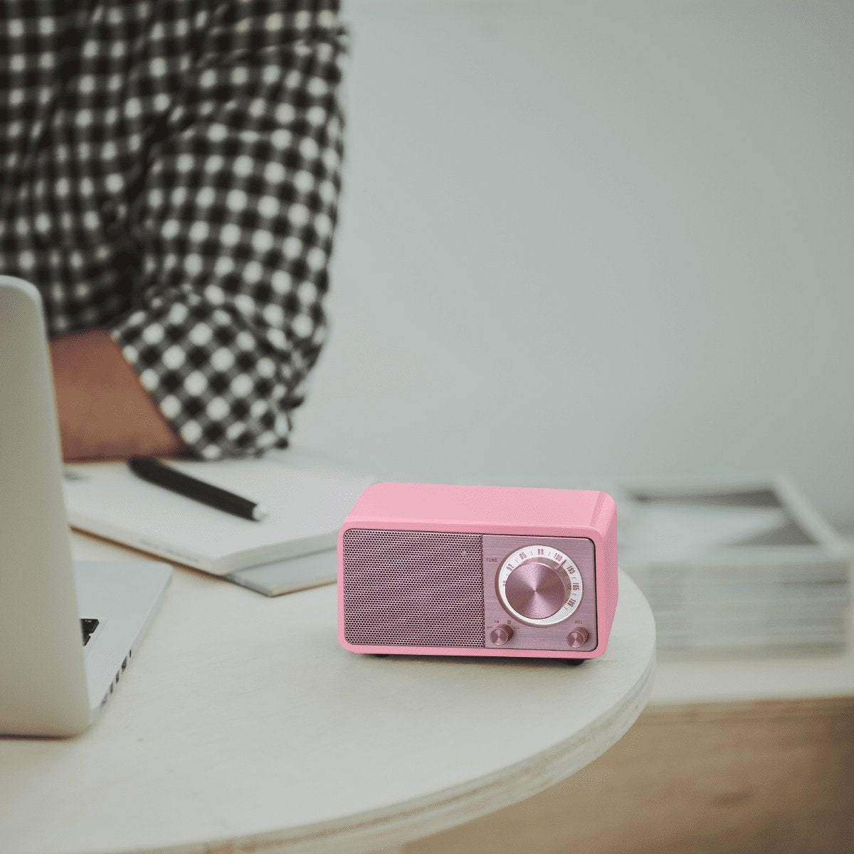 Sangean Wr-7 Rosa Radio Analógica Sobremesa Fm Bluetooth Batería Li-Ion Recargable