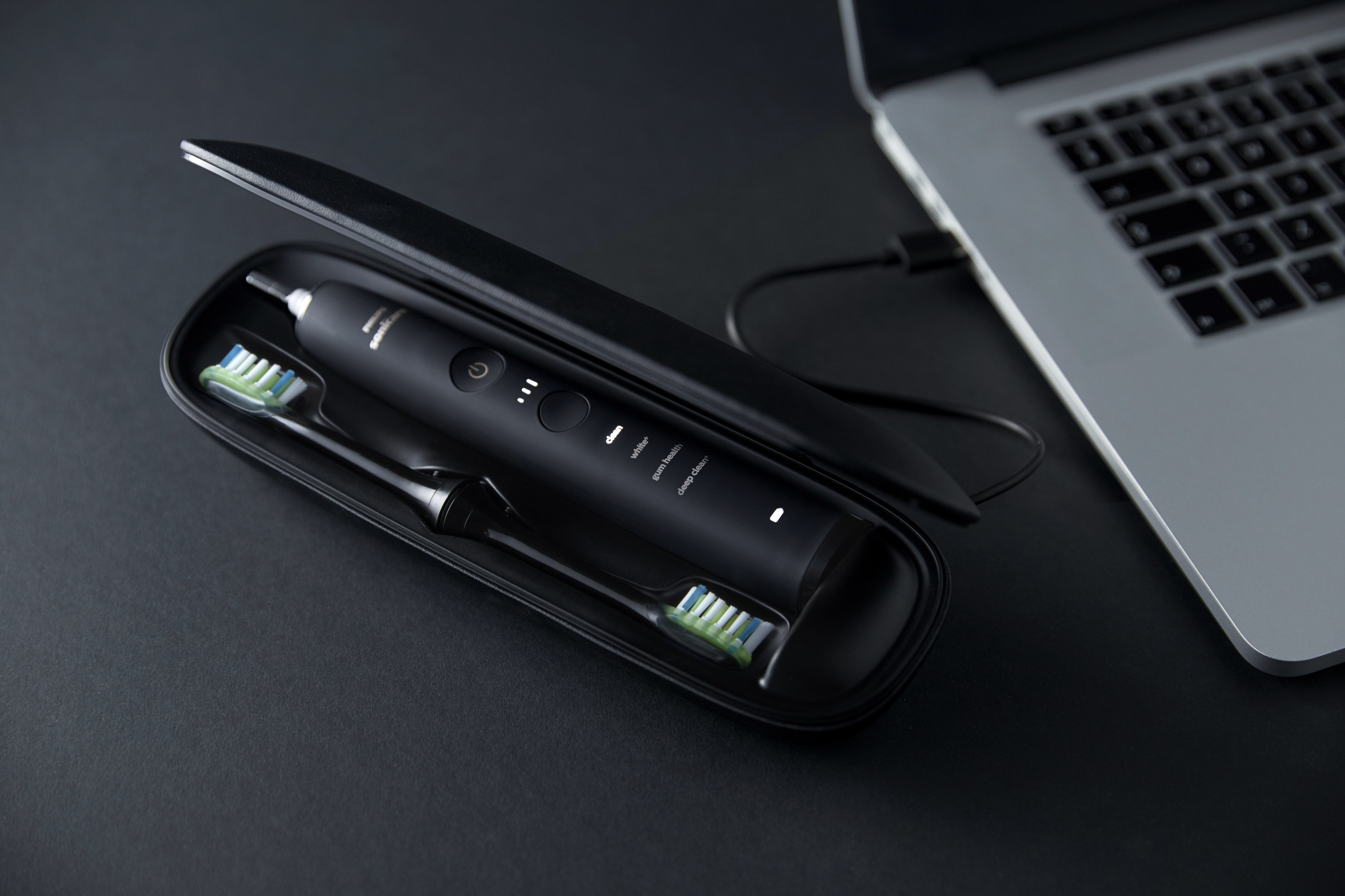 EAN 8710103935957 - Philips Sonicare DiamondClean HX9911/09 cepillo eléctrico para dientes Adulto Cepillo dental sónico Negro imagen 7