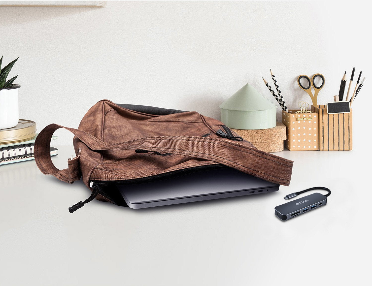 Hub Usb C D-Link A 2 Puertos Usb3.0 +1 Usb-C (Data Sync) + Lector Tarjetas