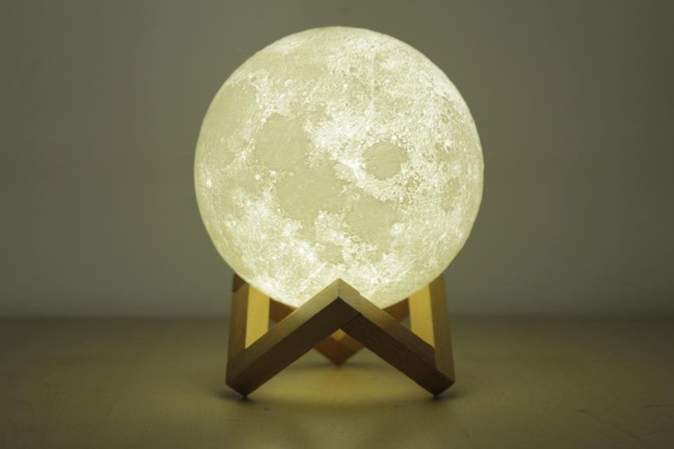 Denver Azultooth-Lautsprecher Mit 3d-Monddesign Und Licht