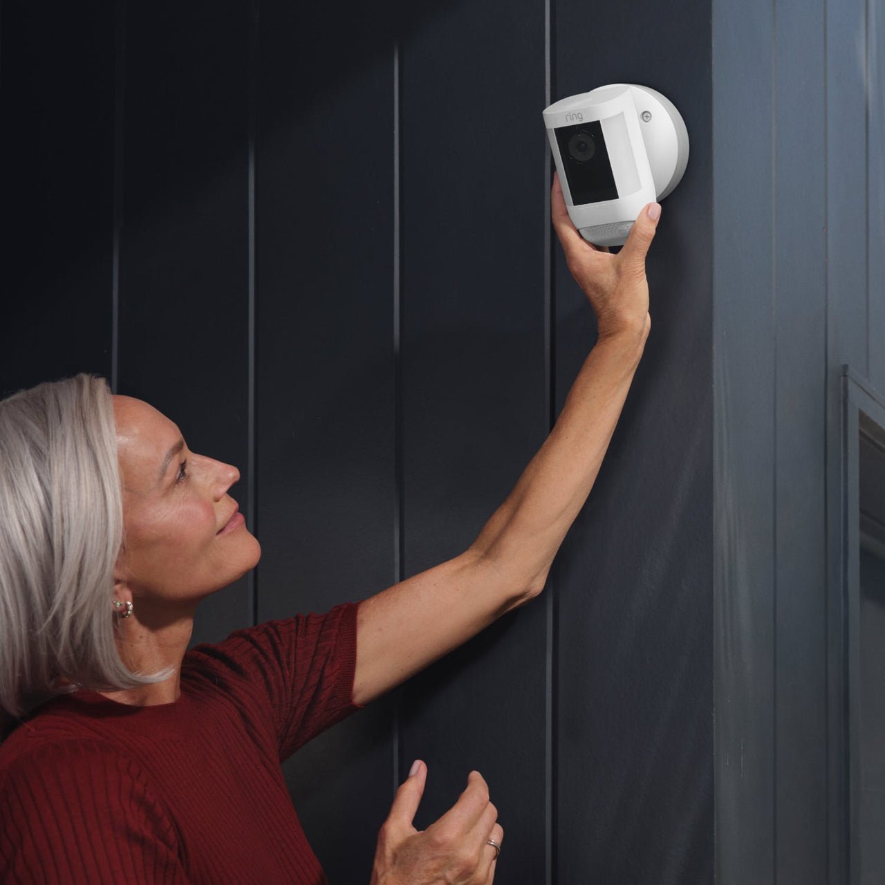 Ring Spotlight Cam Pro Plug-In Cámara De Vigilancia De Red Para Exteriores Resistente A Las Inclemencias Del Tiempo Color (Día Y Noche) 1080p Audio Inalámbrico Wi-Fi