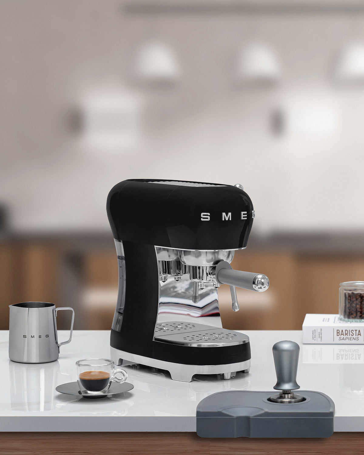 EAN 8017709324803 - Smeg ECF02BLEU cafetera eléctrica Manual Máquina espresso 1,1 L imagen 11