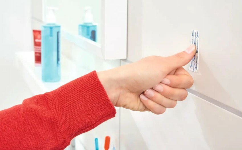 EAN 4063565247057 - TESA Powerstrips Interior Gancho toallero Negro 2 pieza(s) imagen 5