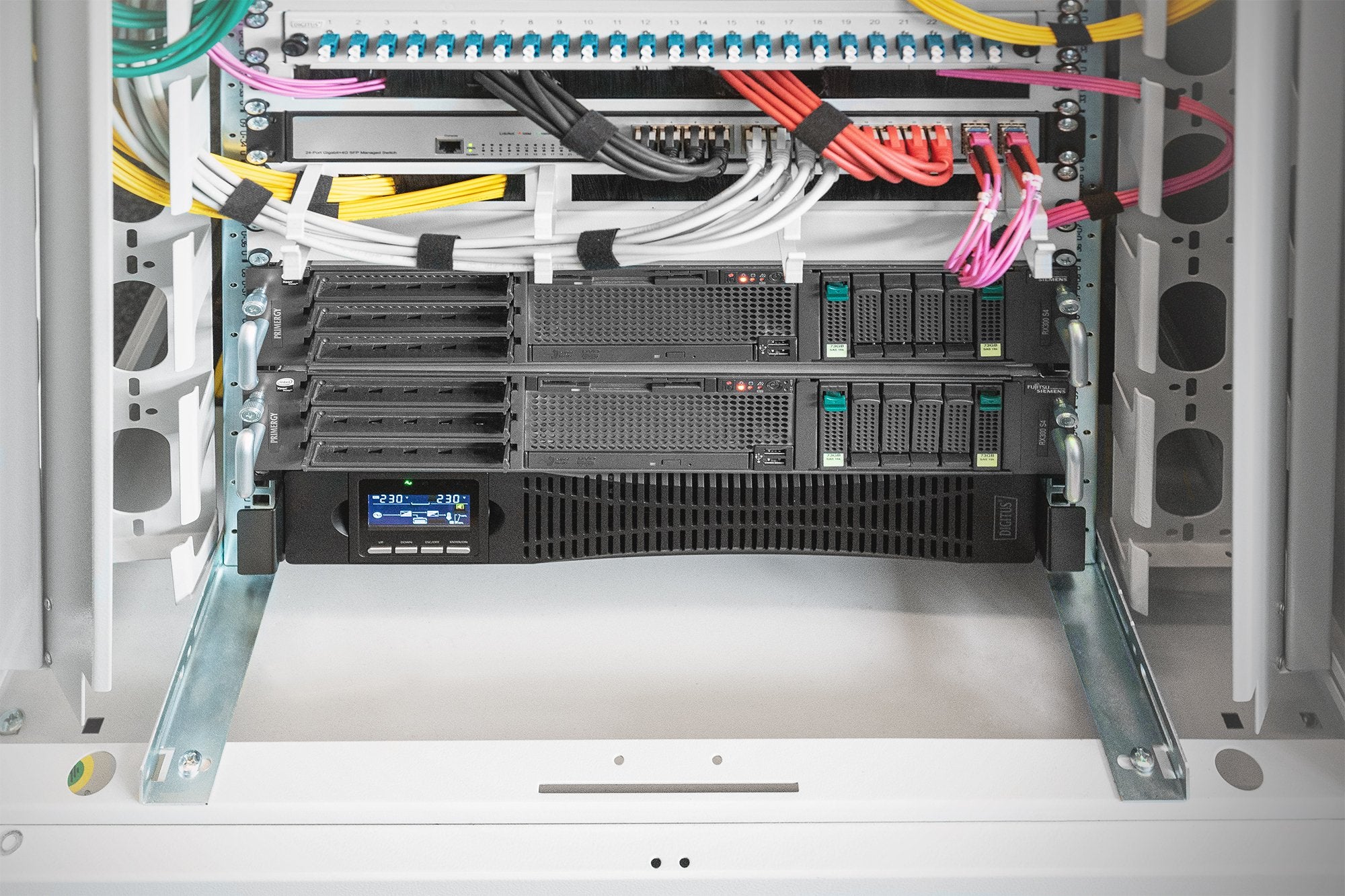 EAN 4016032474678 - Digitus DN-170096 sistema de alimentación ininterrumpida (UPS) Doble conversión (en línea) 3 kVA 9 salida imagen 3
